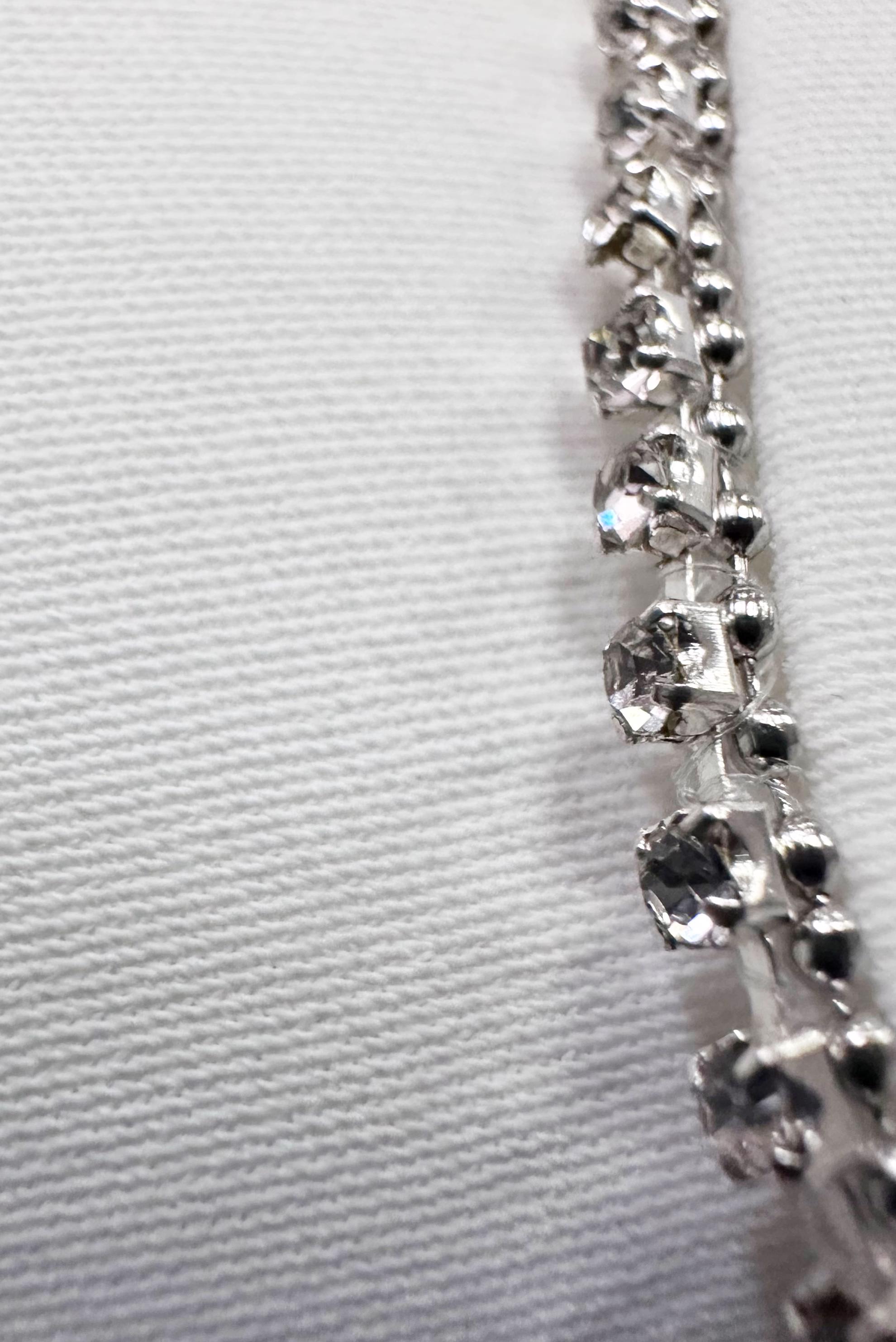 Tesettür giyim BEYAZ TAŞ ŞERİTLİ KLASİK PANTOLONLU TAKIM 30322