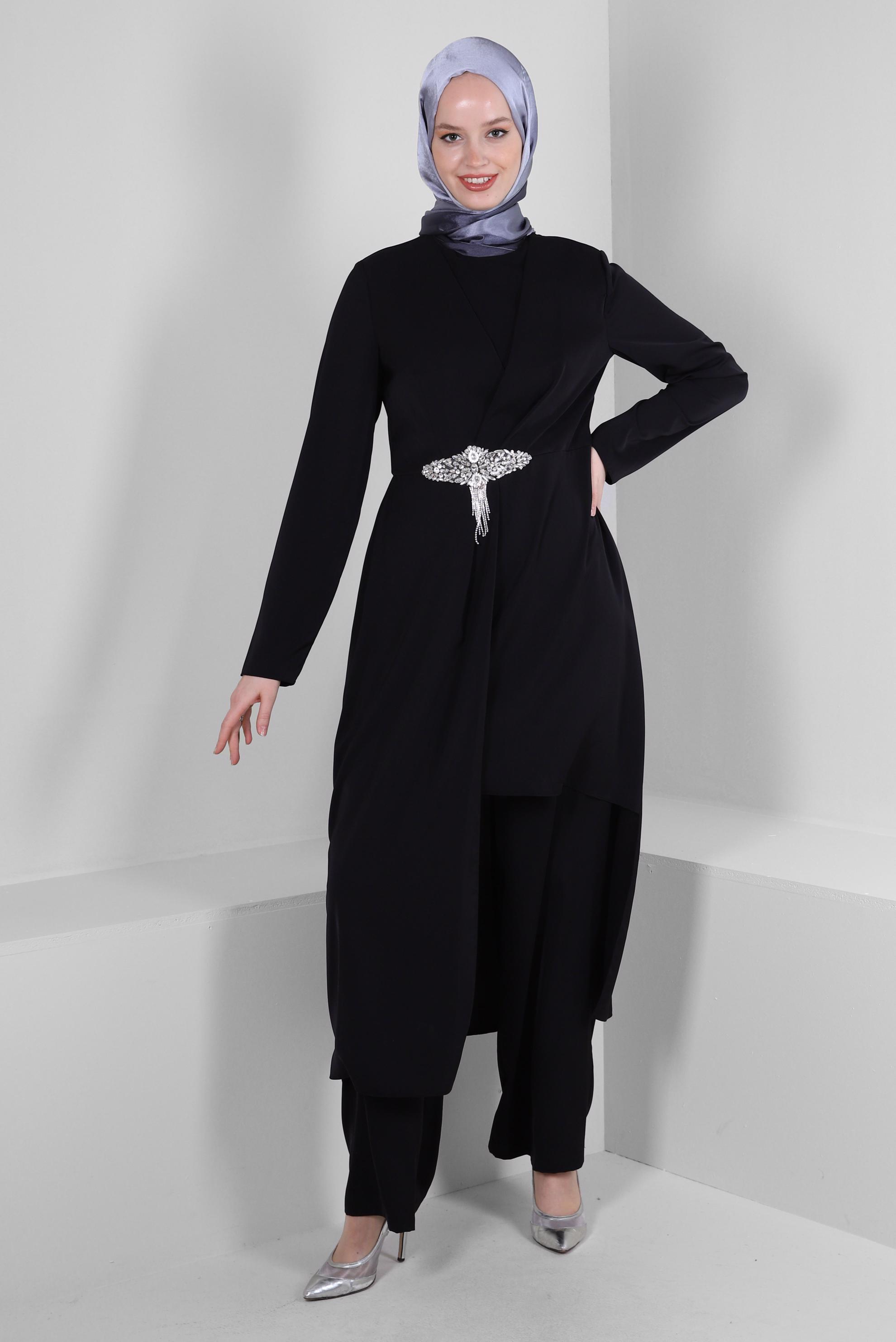 Tesettür giyim SİYAH ASİMETRİK KESİM TAŞ DETAYLI İKİLİ PANTOLONLU TAKIM 30324