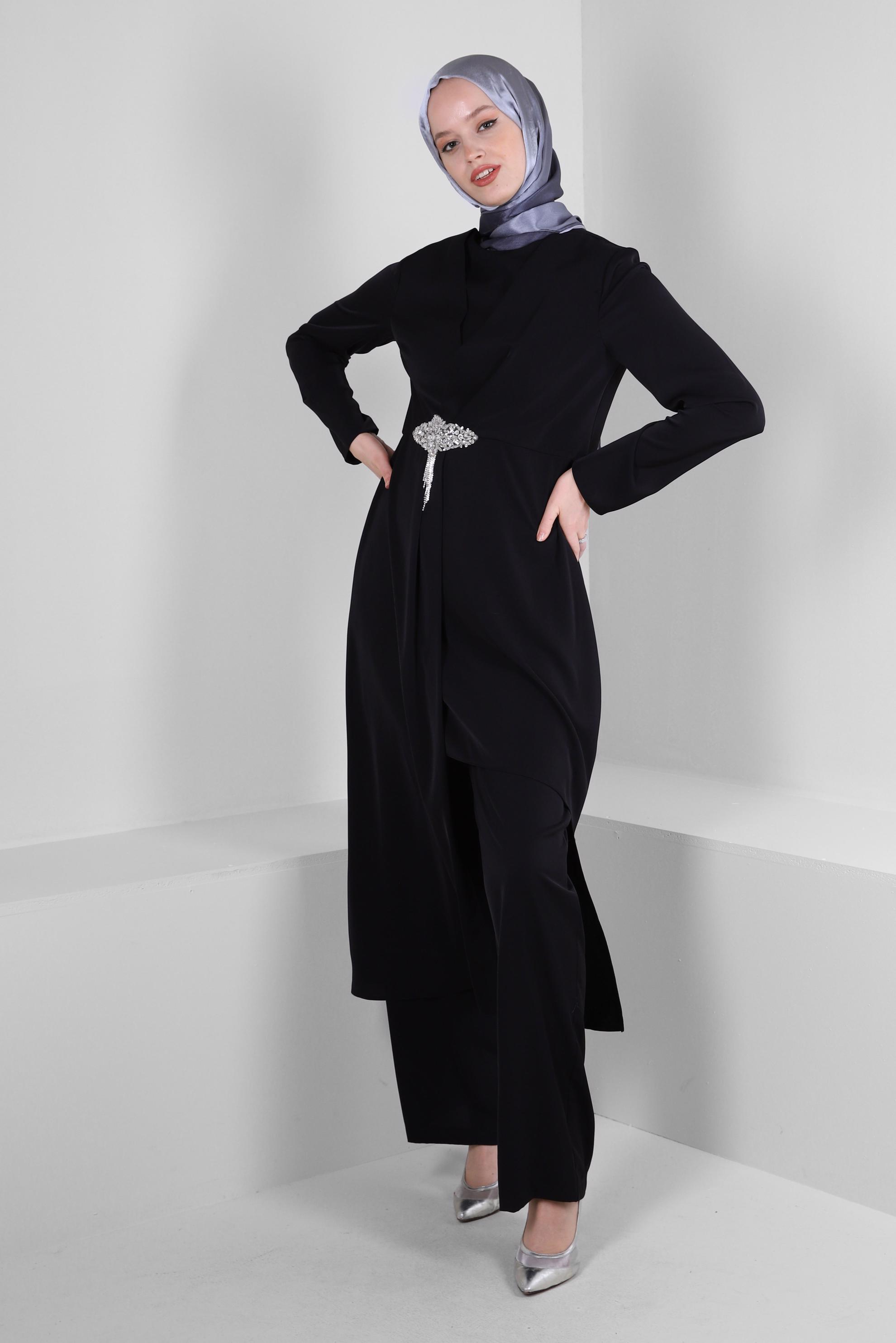 Tesettür giyim SİYAH ASİMETRİK KESİM TAŞ DETAYLI İKİLİ PANTOLONLU TAKIM 30324