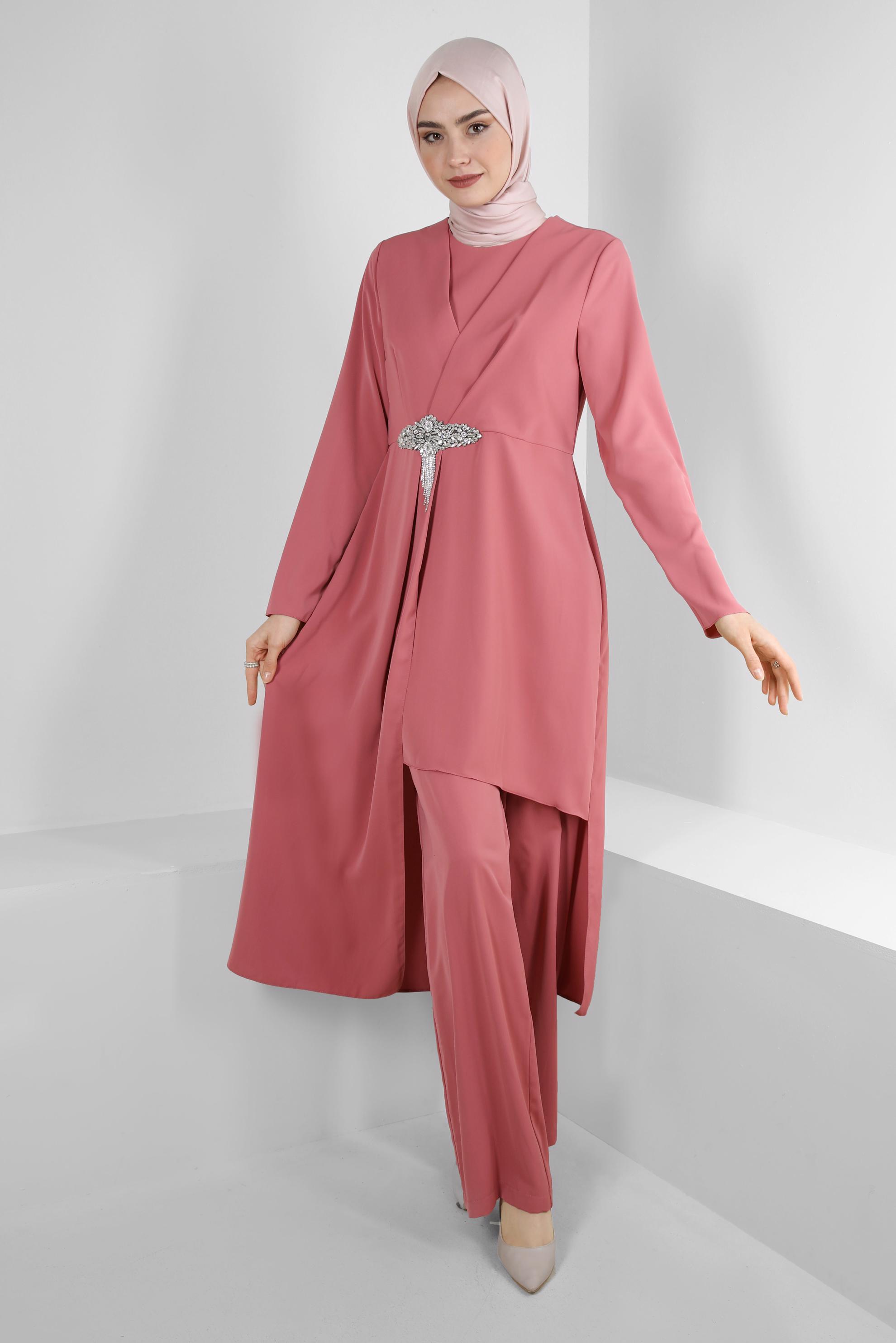 Tesettür giyim PEMBE ASİMETRİK KESİM TAŞ DETAYLI İKİLİ PANTOLONLU TAKIM 30324