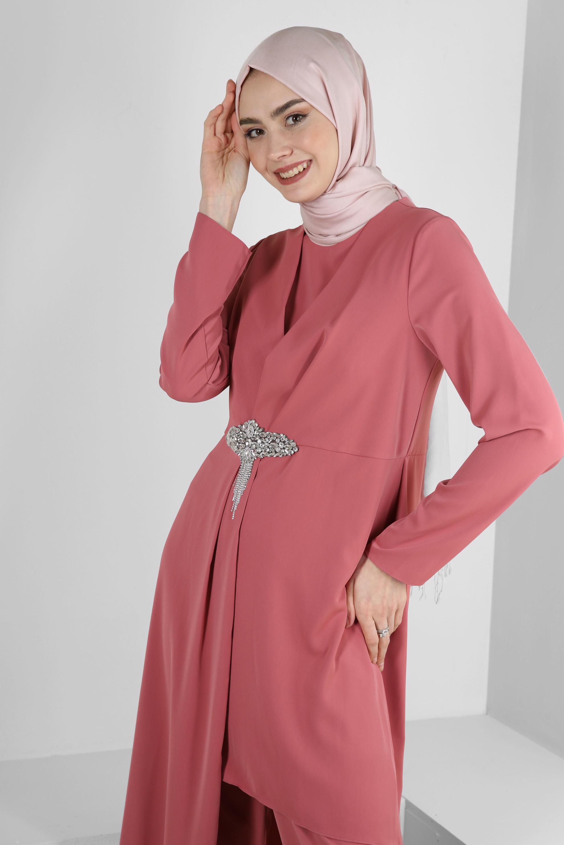 Tesettür giyim PEMBE ASİMETRİK KESİM TAŞ DETAYLI İKİLİ PANTOLONLU TAKIM 30324