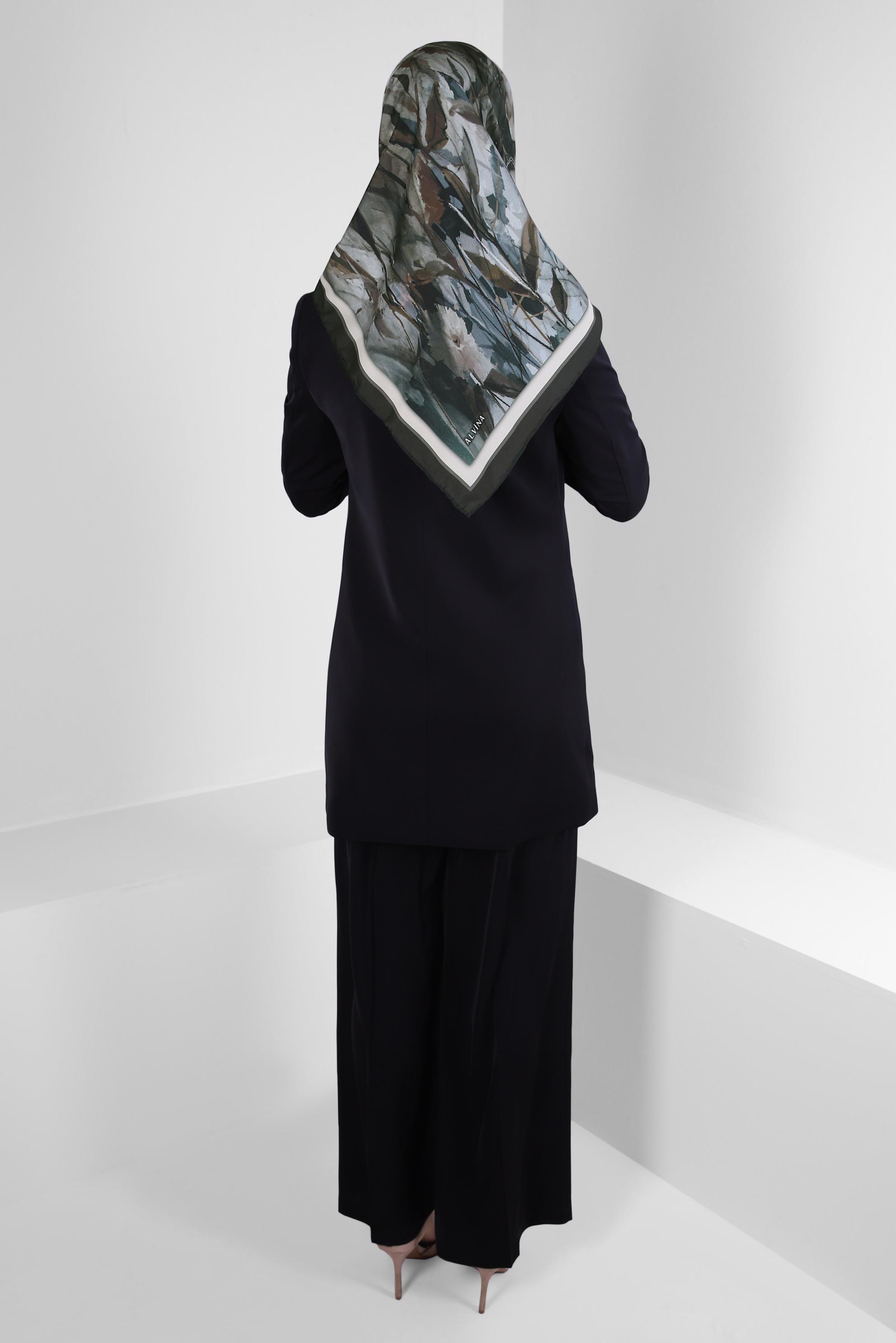 Tesettür giyim SİYAH İSPANYOL PAÇA KLASİK İKİLİ PANTOLONLU TAKIM 30325