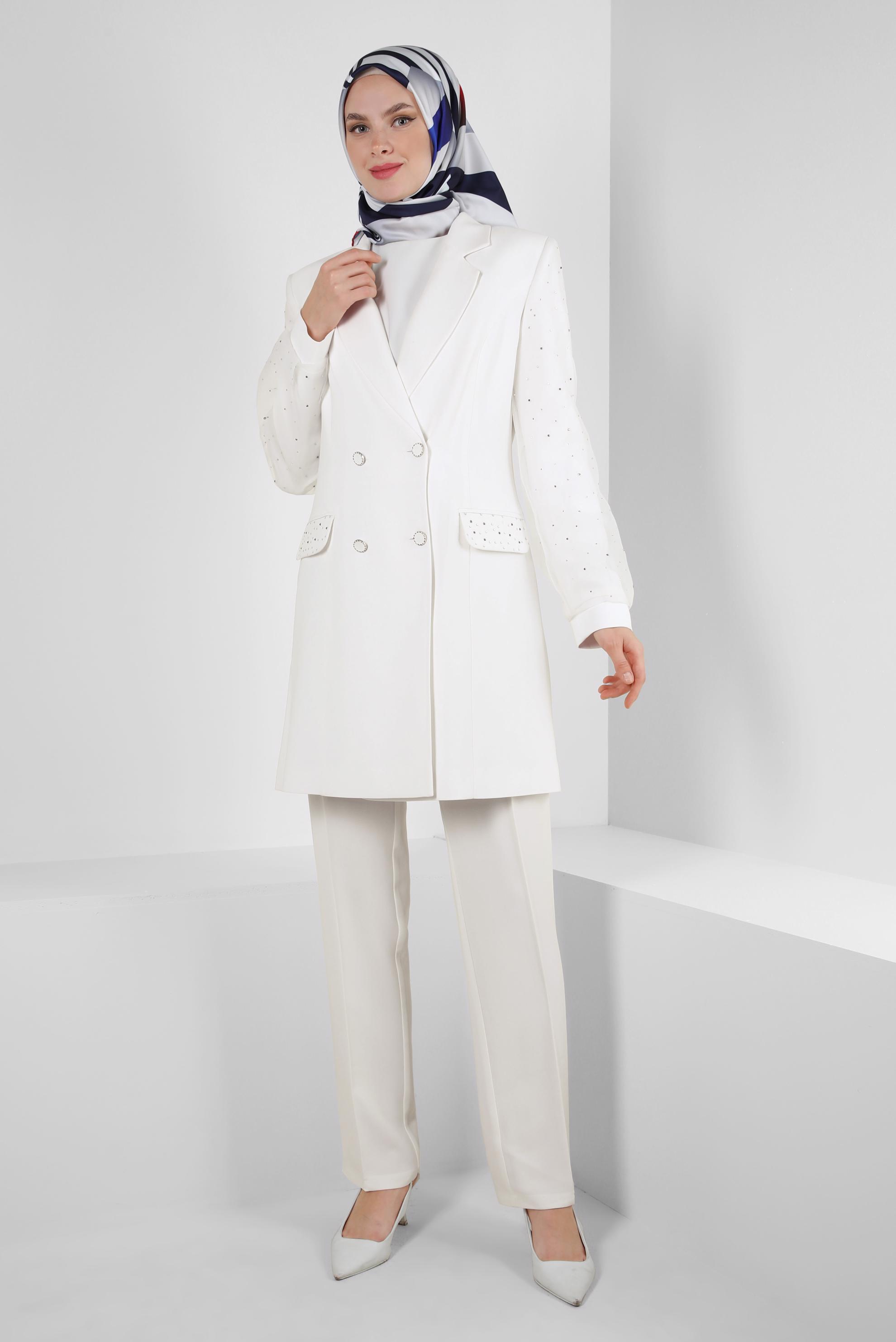 Tesettür giyim BEYAZ TAŞ BASKILI KREP İKİLİ PANTOLONLU TAKIM 30329