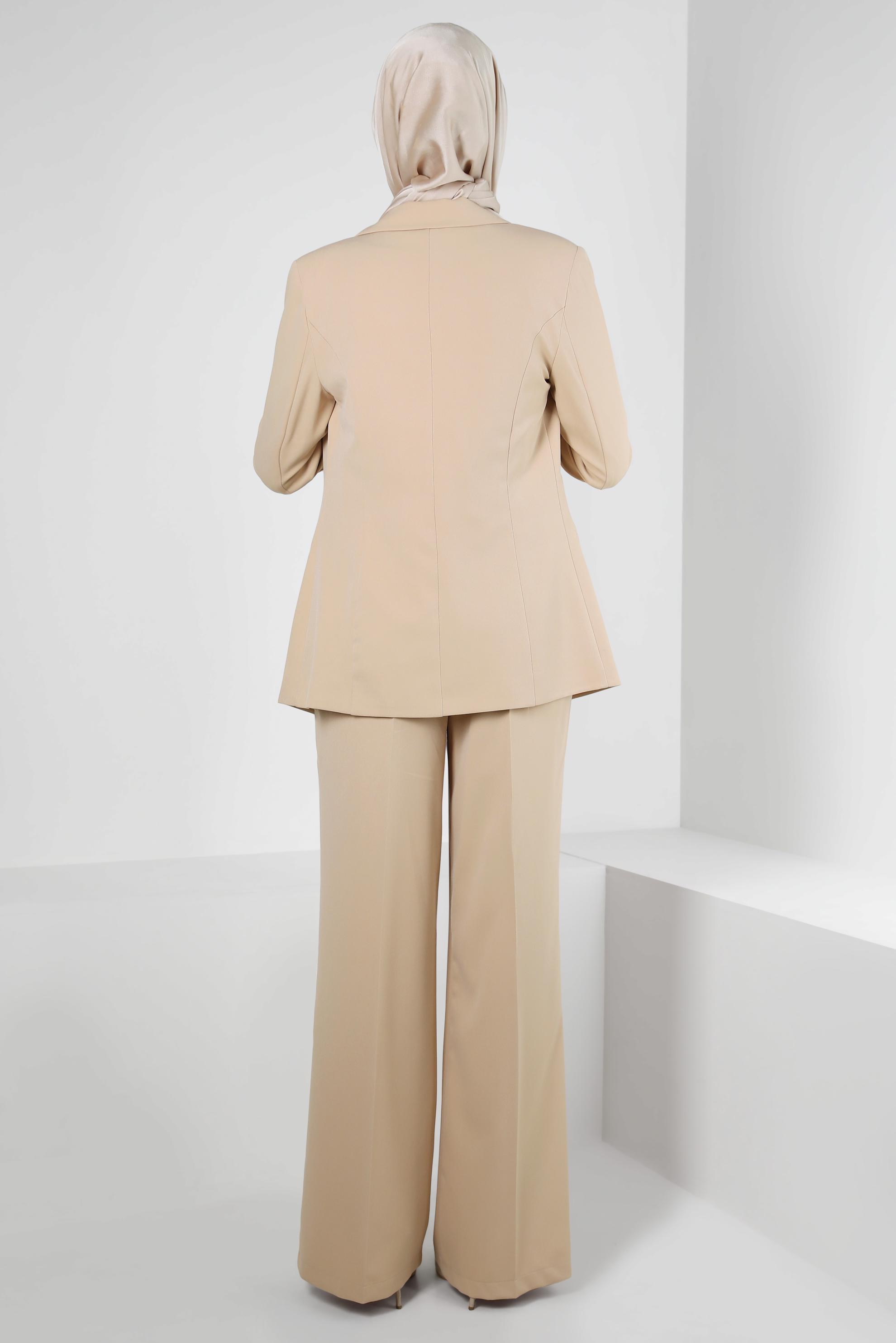 Tesettür giyim BEJ KRUVAZE YAKA GENİŞ PAÇA İKİLİ PANTOLONLU TAKIM 30346