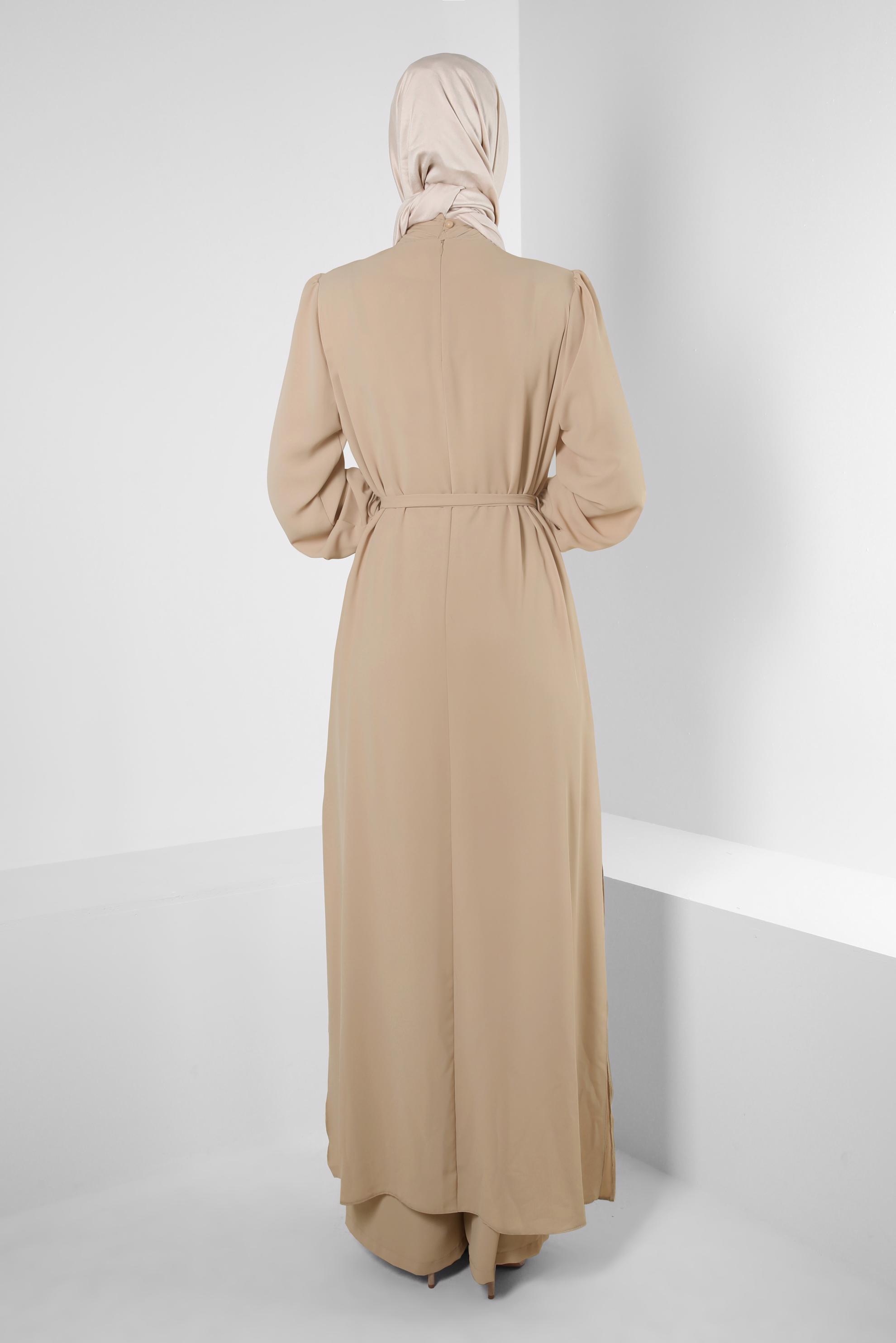 Tesettür giyim BEJ TAŞ BROŞ DETAYLI KUŞAKLI PANTOLONLU TAKIM 43516