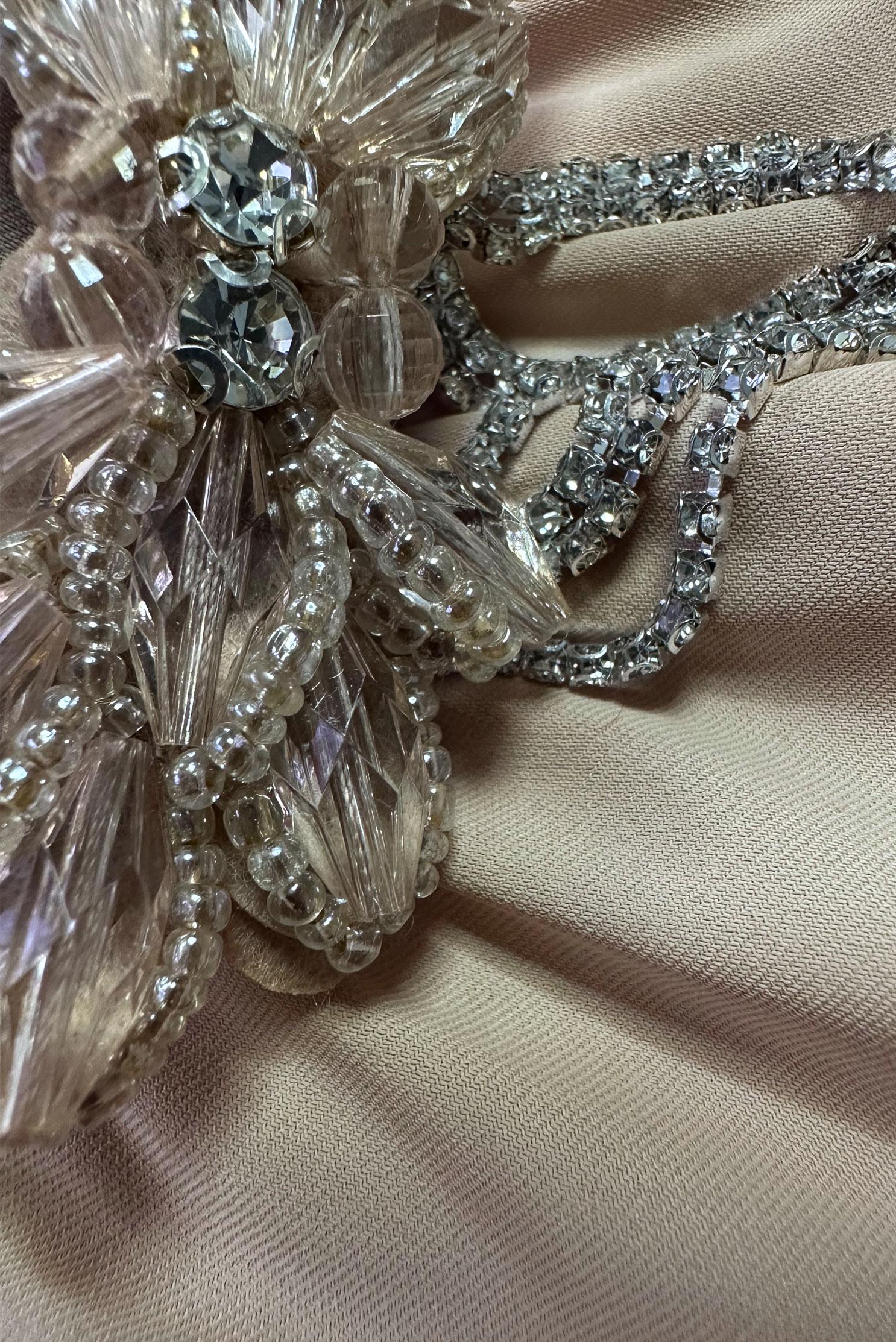 Tesettür giyim BEJ TAŞ BROŞ DETAYLI KUŞAKLI PANTOLONLU TAKIM 43516