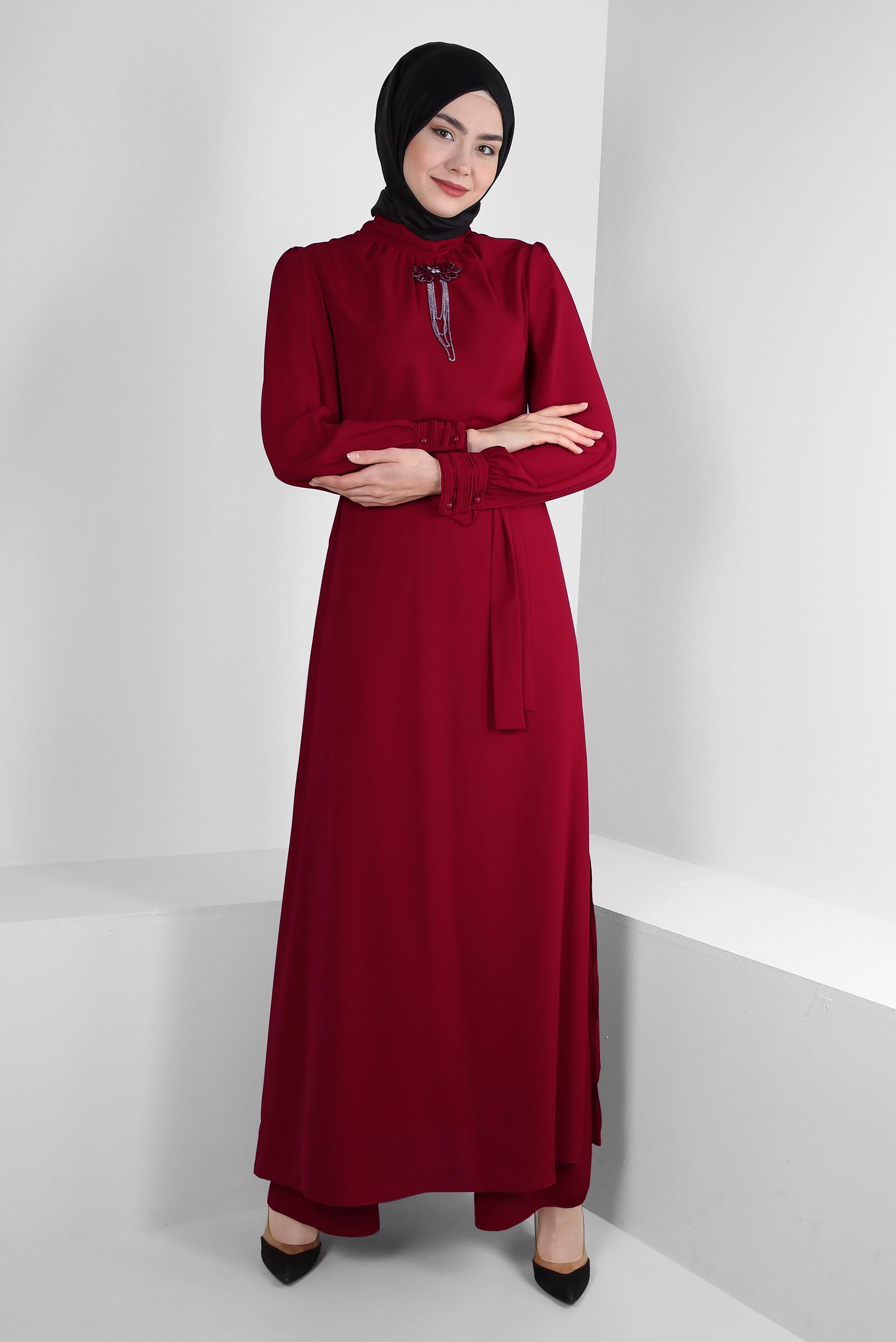 Tesettür giyim BORDO TAŞ BROŞ DETAYLI KUŞAKLI PANTOLONLU TAKIM 43516