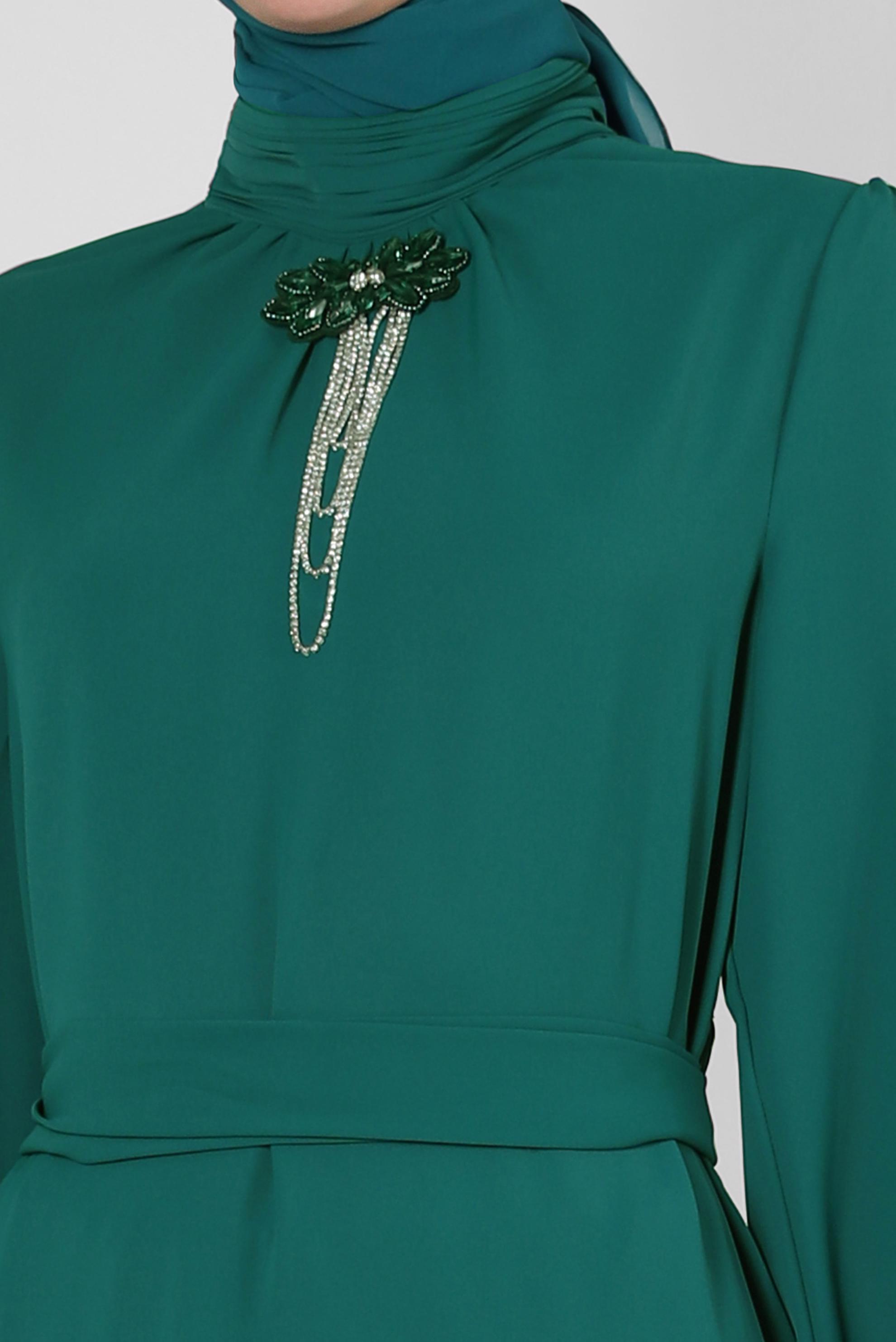 Tesettür giyim YEŞİL TAŞ BROŞ DETAYLI KUŞAKLI PANTOLONLU TAKIM 43516