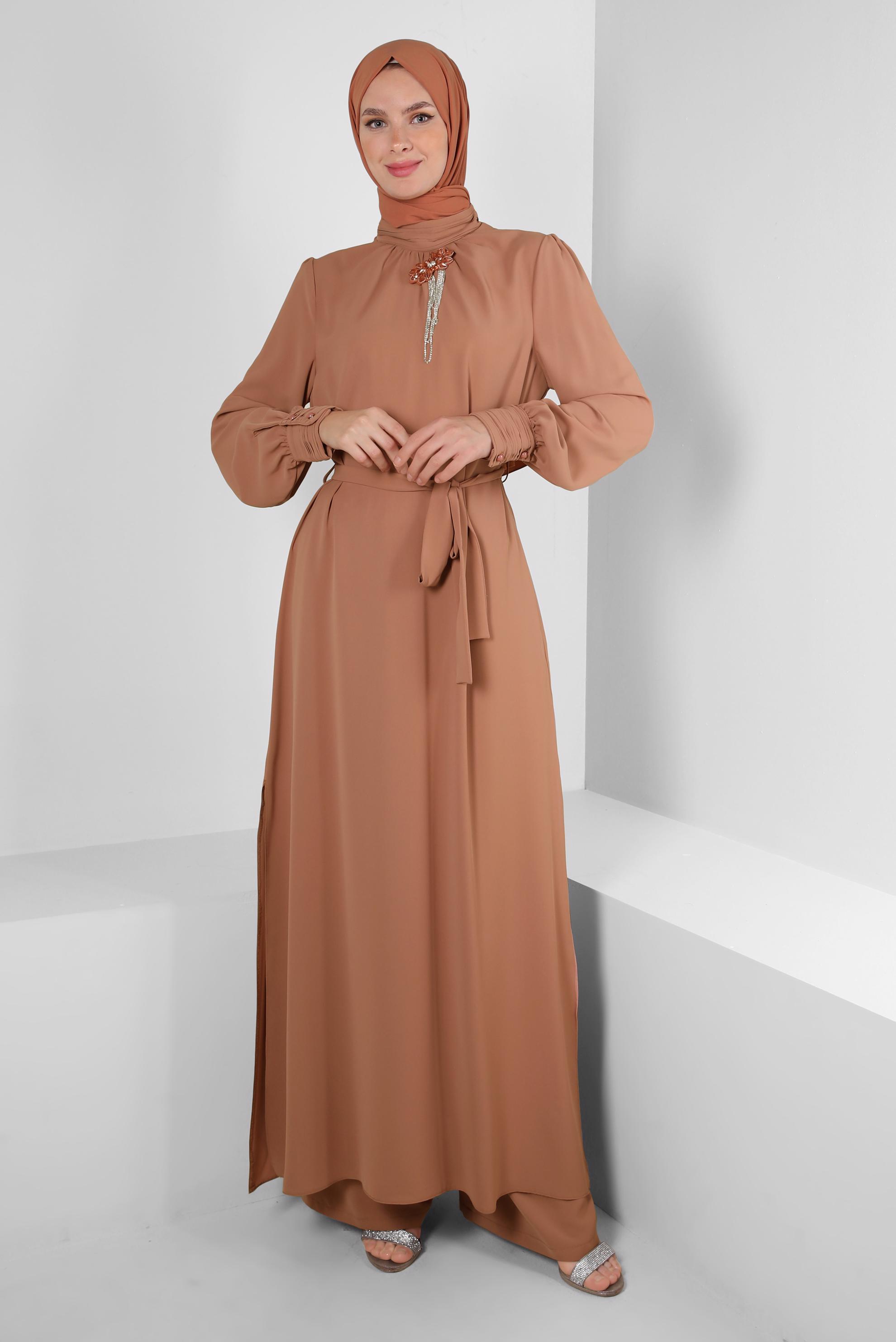 Tesettür giyim KAHVE TAŞ BROŞ DETAYLI KUŞAKLI PANTOLONLU TAKIM 43516