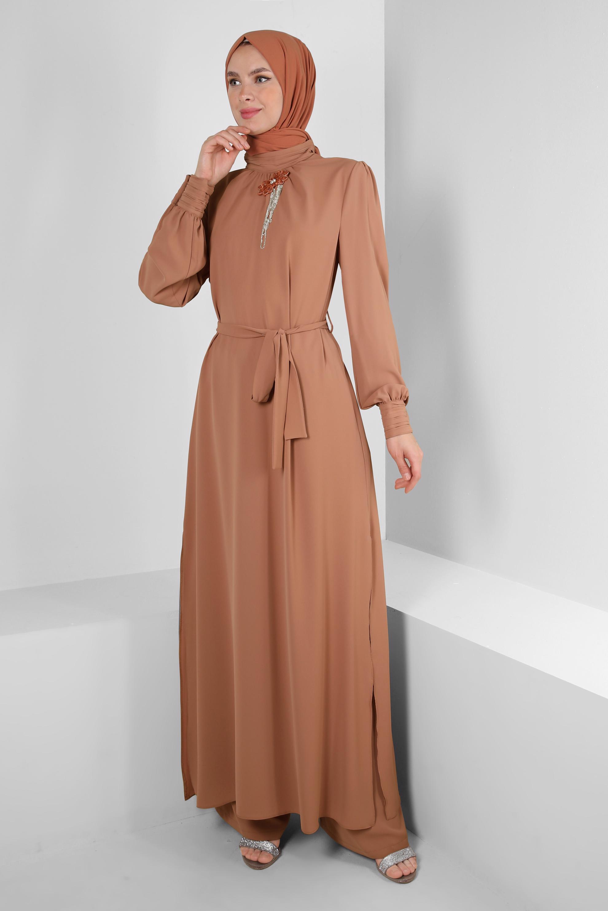 Tesettür giyim KAHVE TAŞ BROŞ DETAYLI KUŞAKLI PANTOLONLU TAKIM 43516
