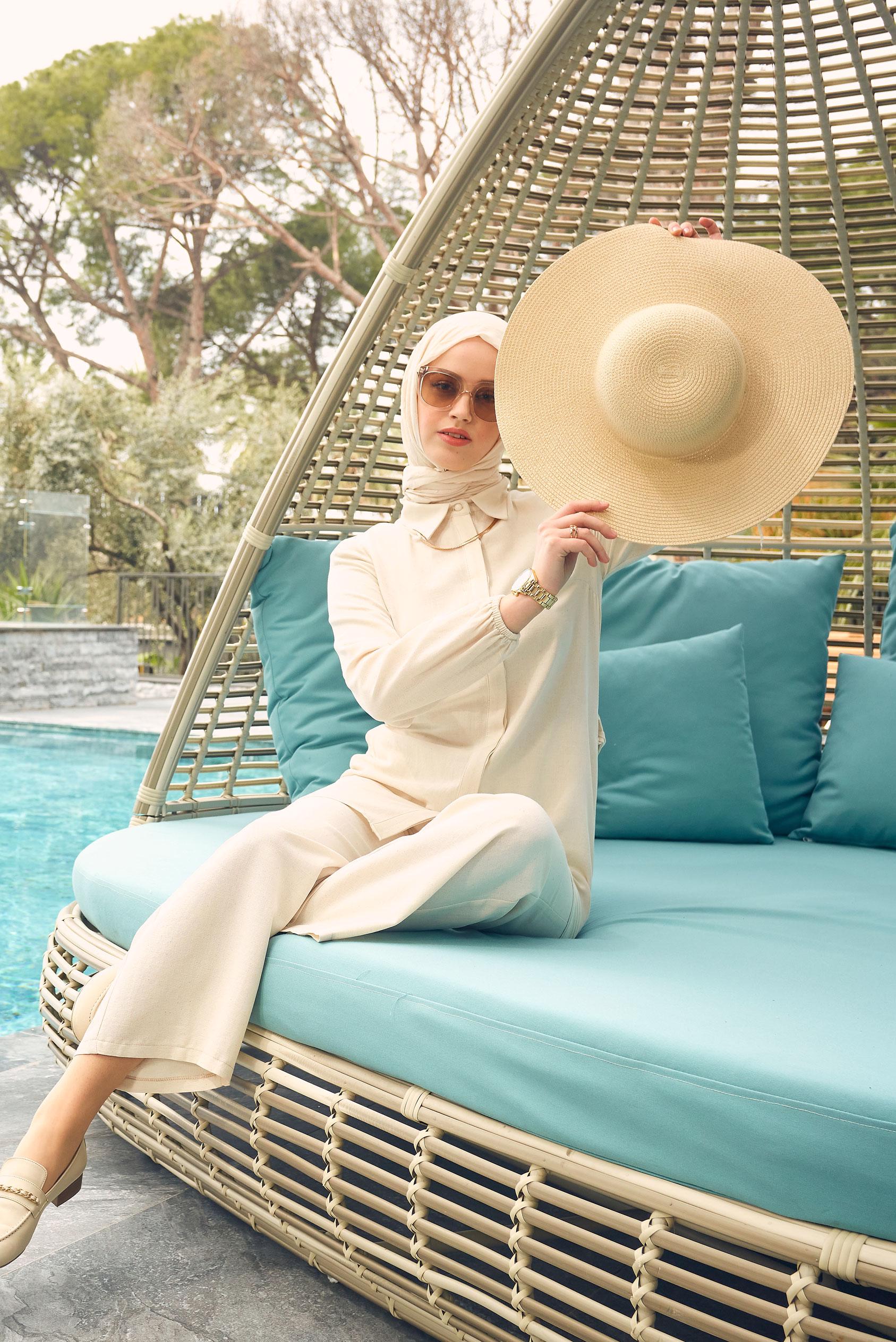 Tesettür giyim EKRU GÖMLEK YAKA KUŞAKLI İKİLİ PANTOLONLU TAKIM 43547