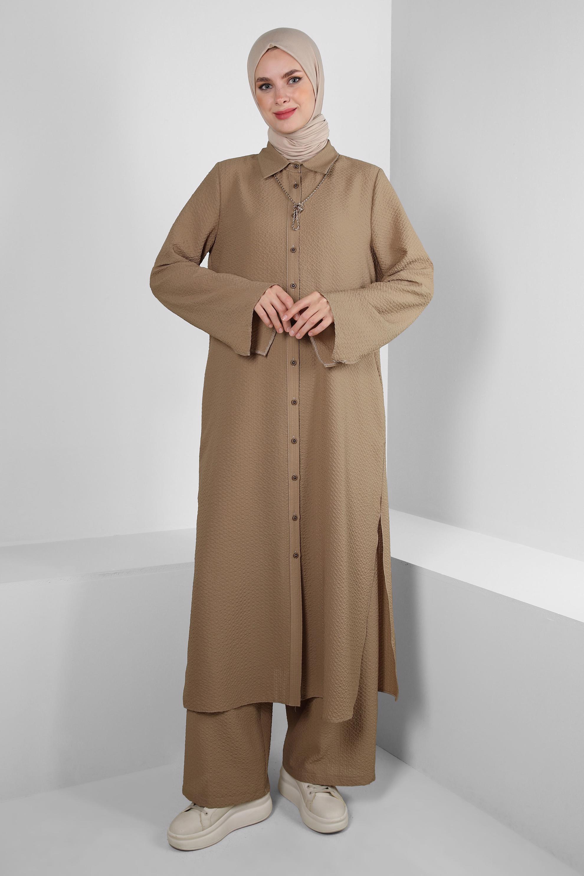 Tesettür giyim KUM YANI YIRTMAÇLI DÜĞMELİ İKİLİ PANTOLONLU TAKIM 43563