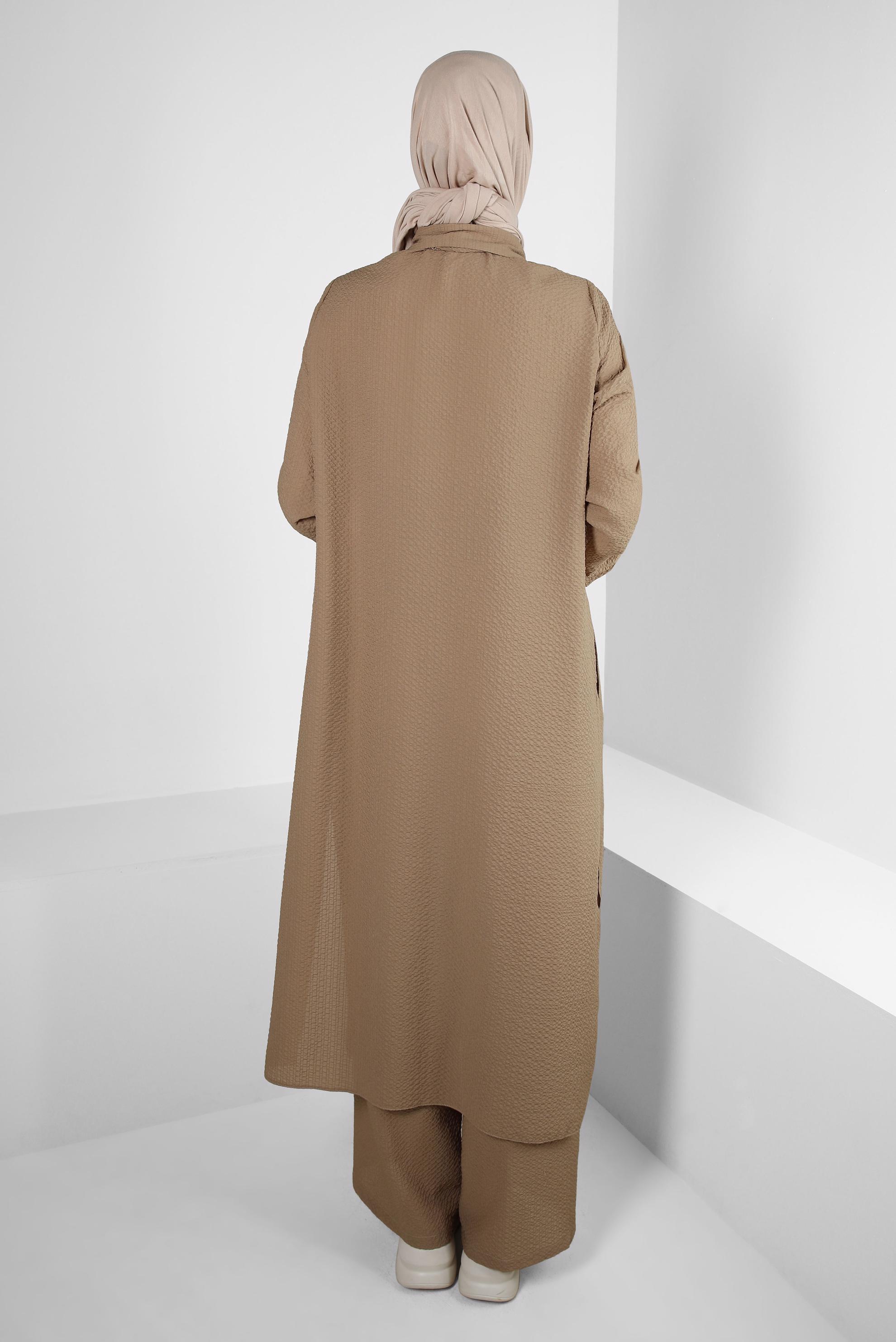 Tesettür giyim KUM YANI YIRTMAÇLI DÜĞMELİ İKİLİ PANTOLONLU TAKIM 43563