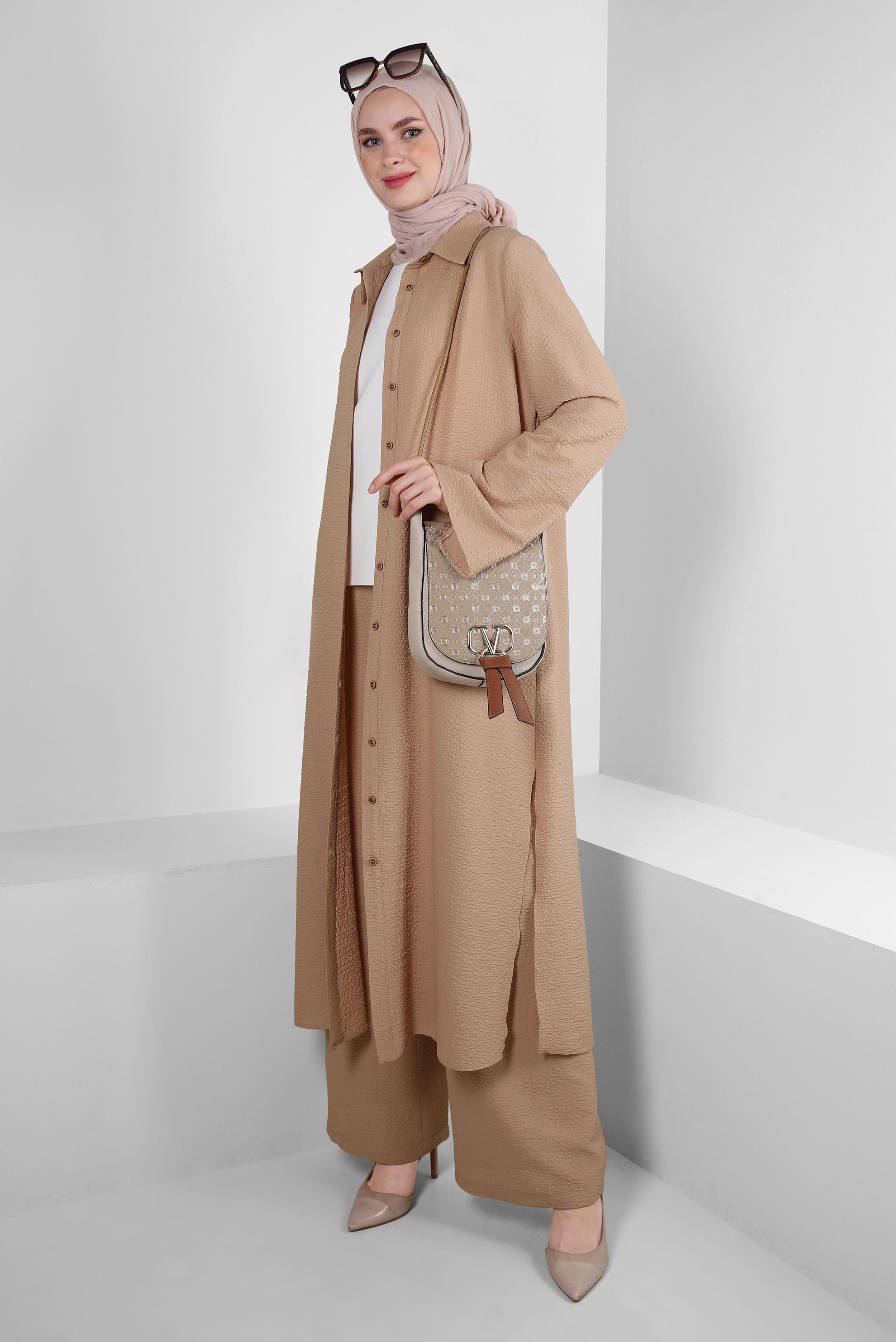 Tesettür giyim KAHVE YANI YIRTMAÇLI DÜĞMELİ İKİLİ PANTOLONLU TAKIM 43563