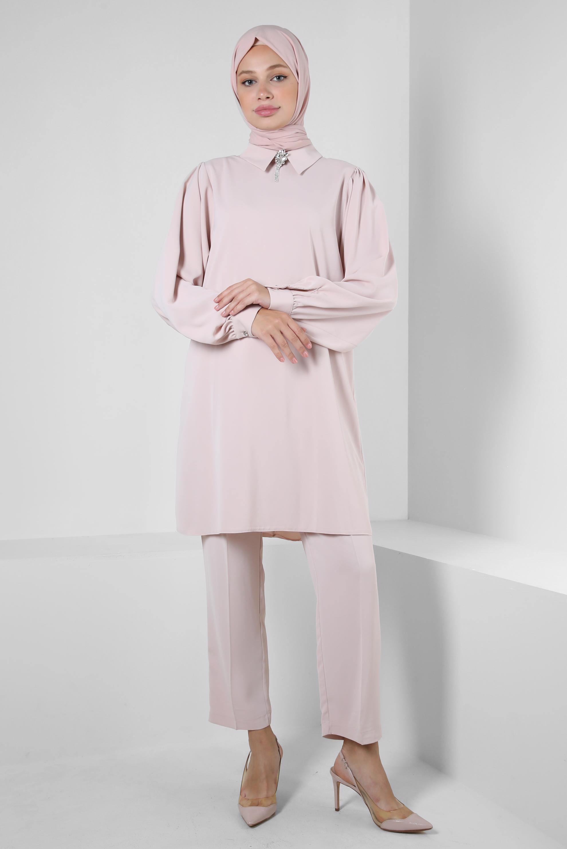 Tesettür giyim BEJ GÖMLEK YAKA TAŞ DETAYLI PANTOLONLU TAKIM 43587