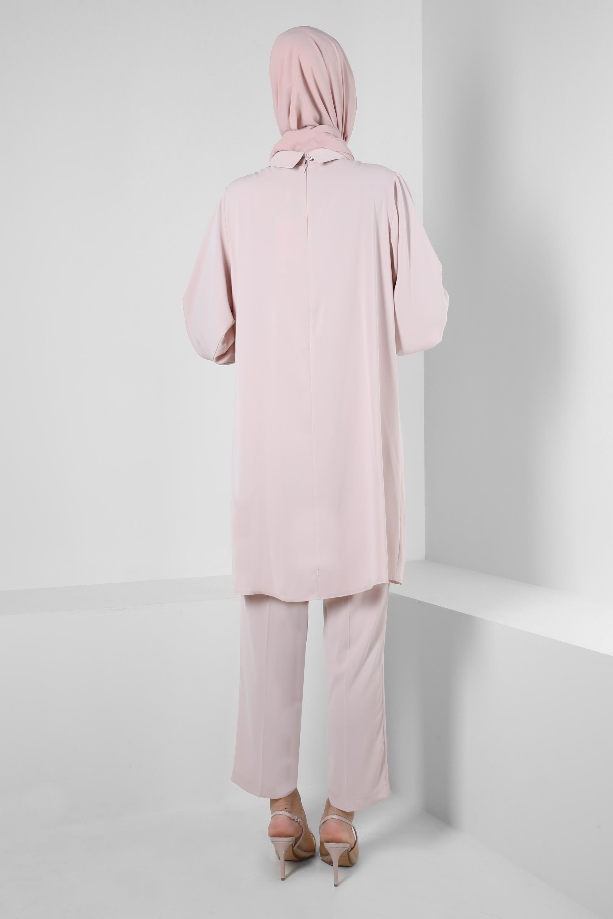 Tesettür giyim BEJ GÖMLEK YAKA TAŞ DETAYLI PANTOLONLU TAKIM 43587