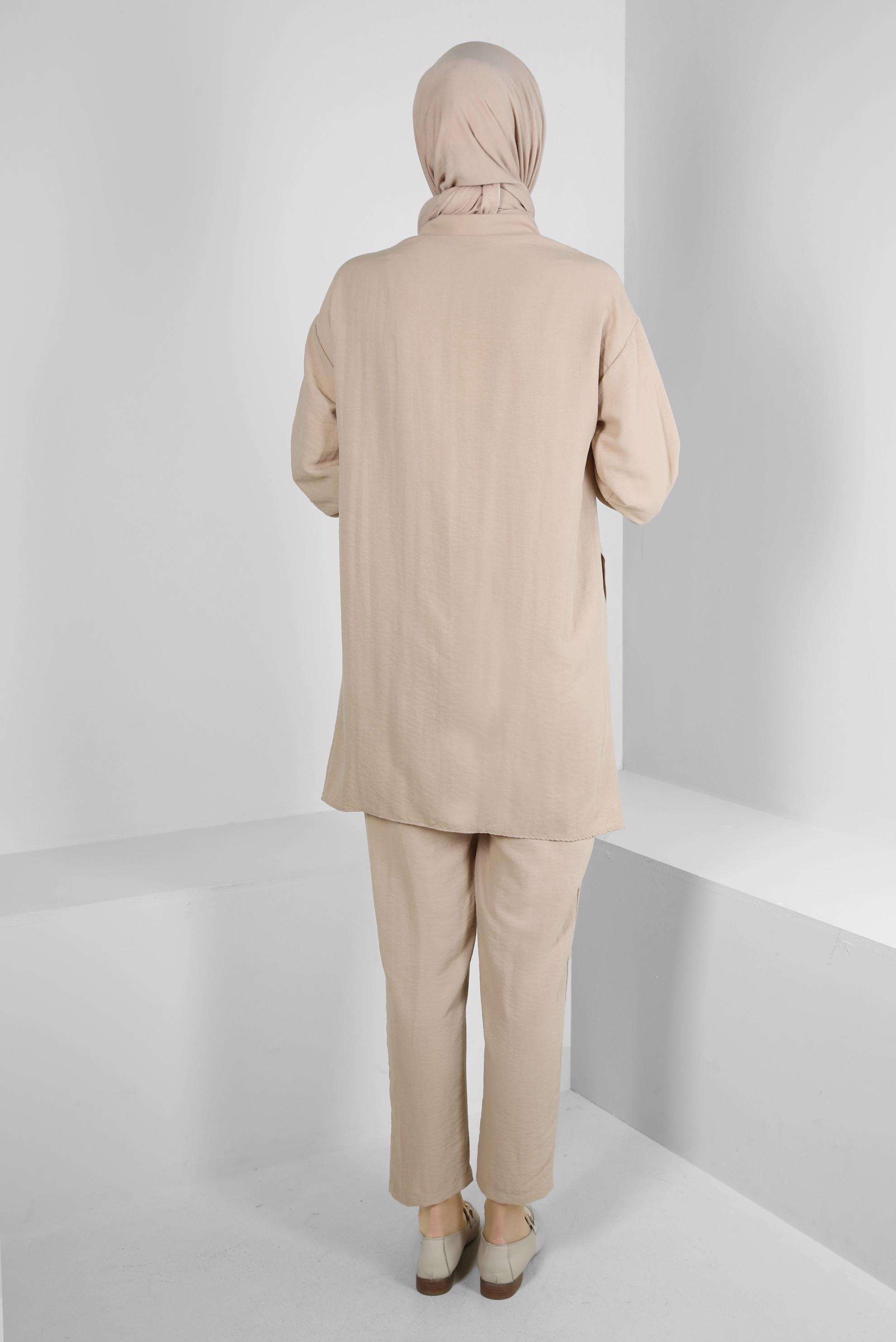 Tesettür giyim BEJ GÖMLEK YAKA DÜĞMELİ İKİLİ PANTOLONLU TAKIM 43597