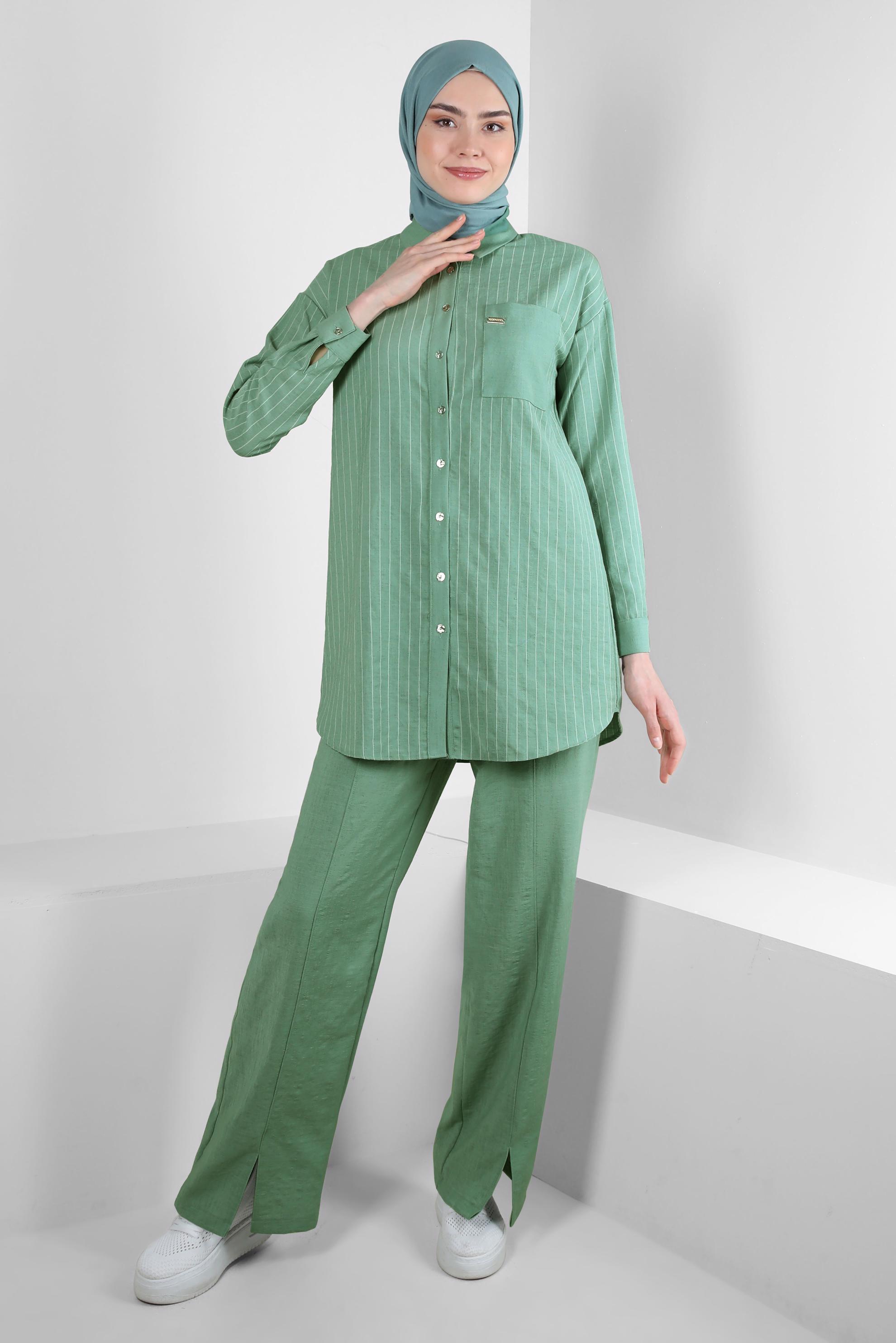 Tesettür giyim YEŞİL ÇİZGİLİ PAÇASI YIRTMAÇ DETAYLI PANTOLONLU TAKIM 43600