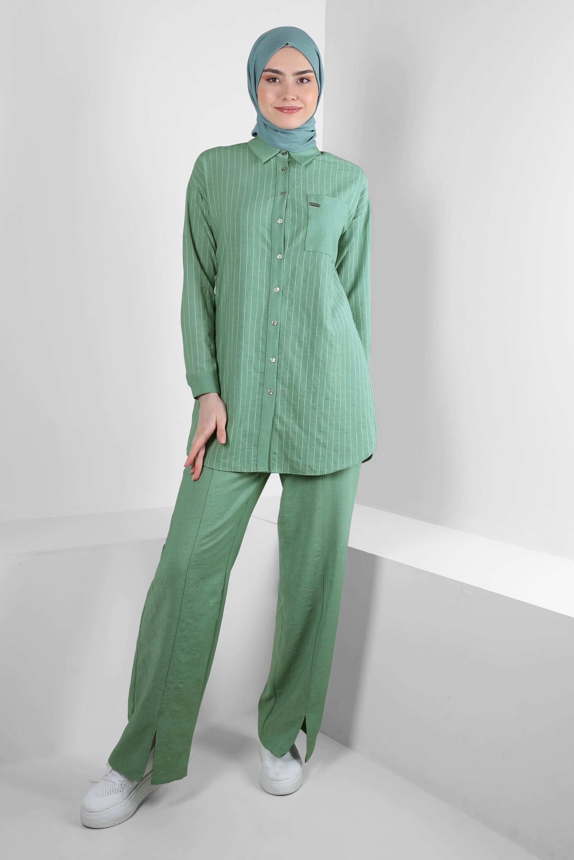Tesettür giyim YEŞİL ÇİZGİLİ PAÇASI YIRTMAÇ DETAYLI PANTOLONLU TAKIM 43600