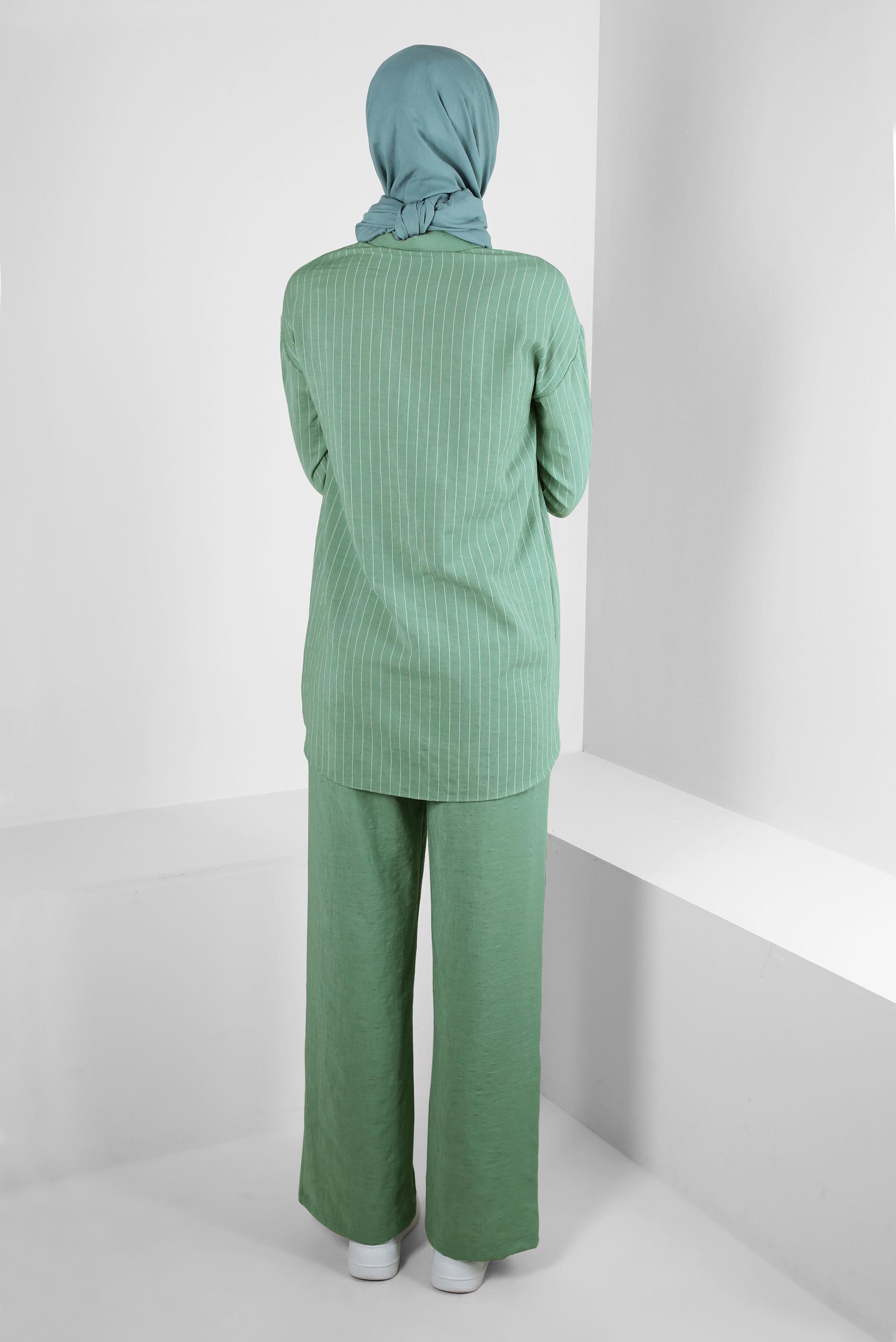 Tesettür giyim YEŞİL ÇİZGİLİ PAÇASI YIRTMAÇ DETAYLI PANTOLONLU TAKIM 43600