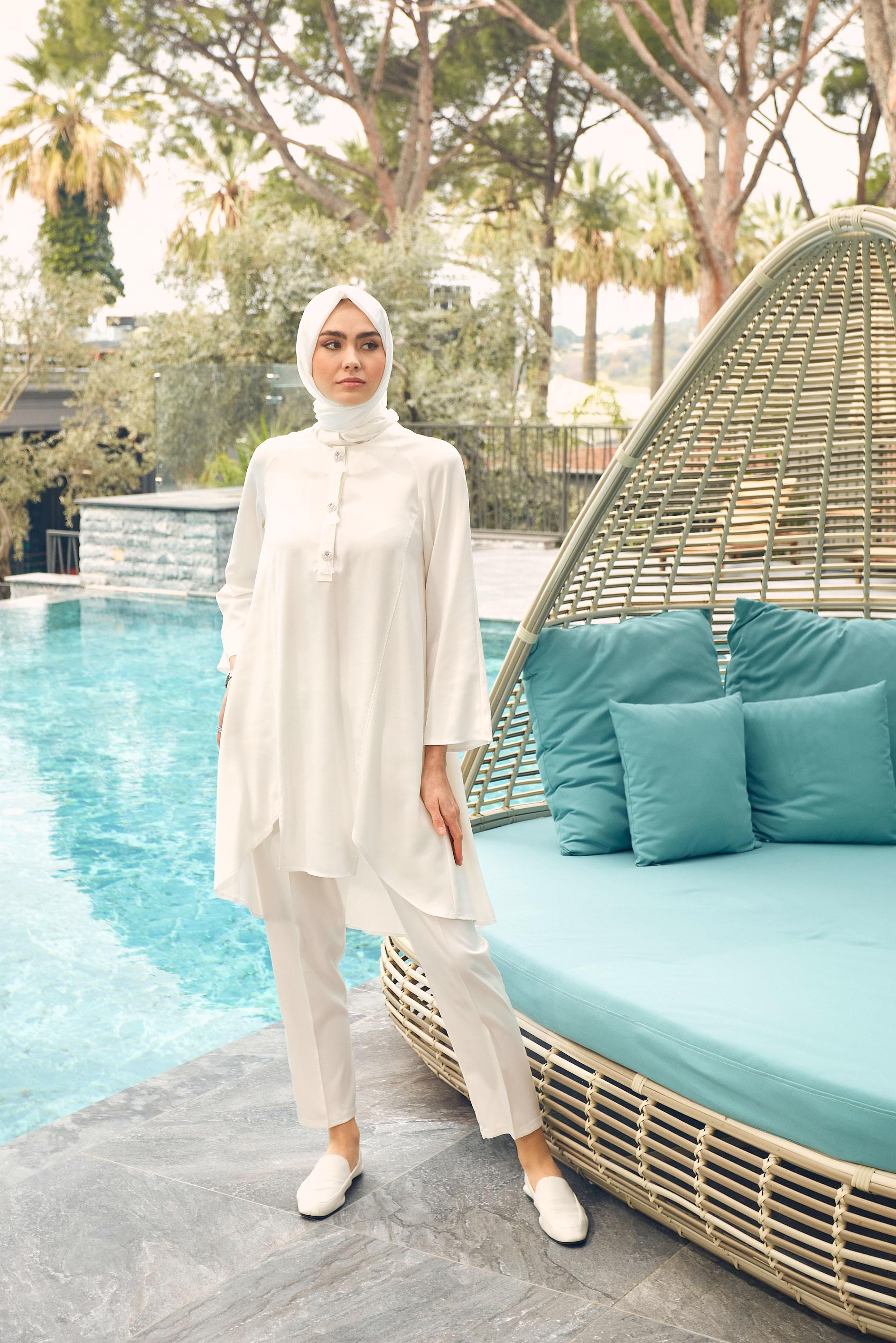 Tesettür giyim BEYAZ ASİMETRİK KESİM SATEN İKİLİ PANTOLONLU TAKIM 43613