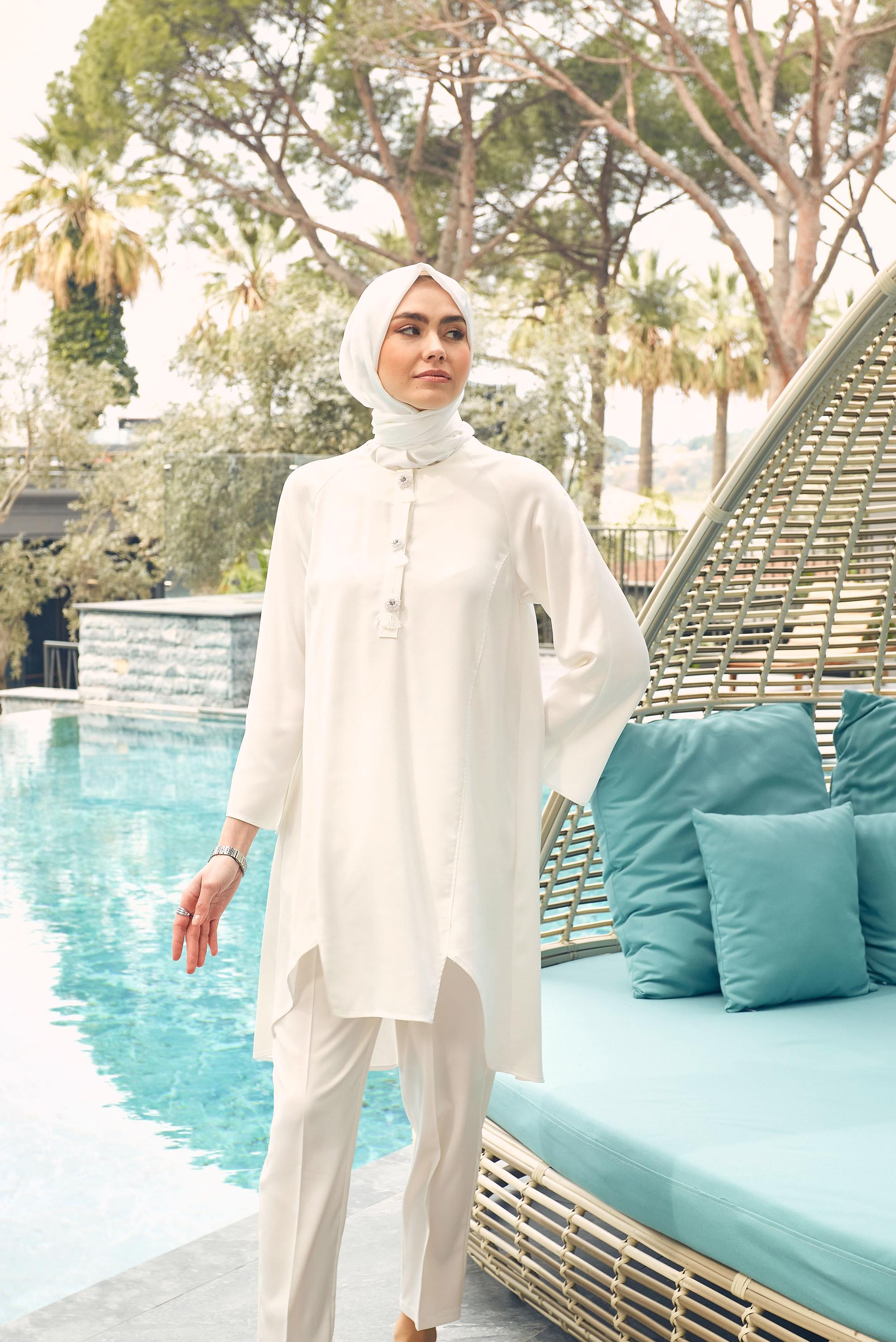 Tesettür giyim BEYAZ ASİMETRİK KESİM SATEN İKİLİ PANTOLONLU TAKIM 43613