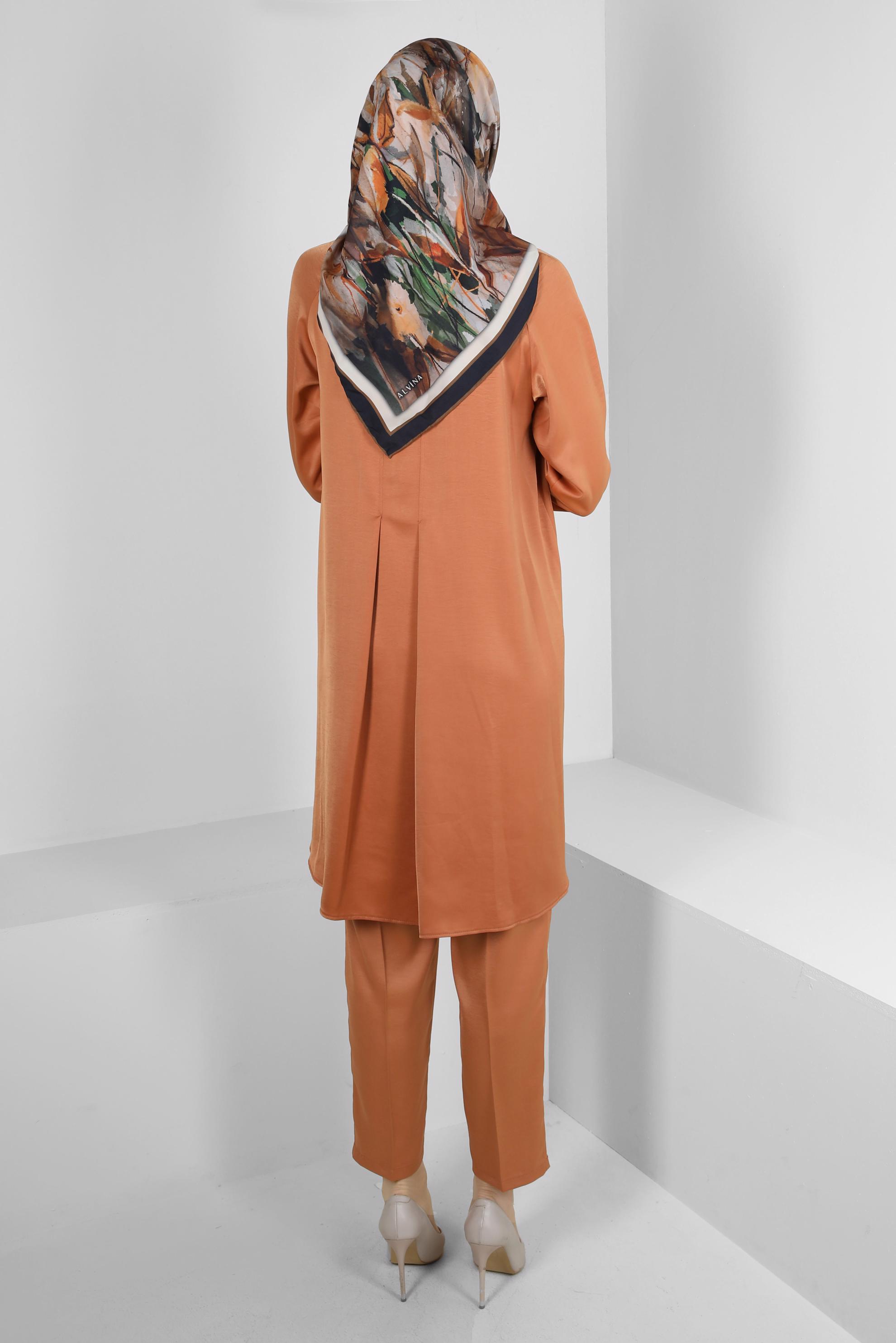 Tesettür giyim TURUNCU ASİMETRİK KESİM SATEN İKİLİ PANTOLONLU TAKIM 43613