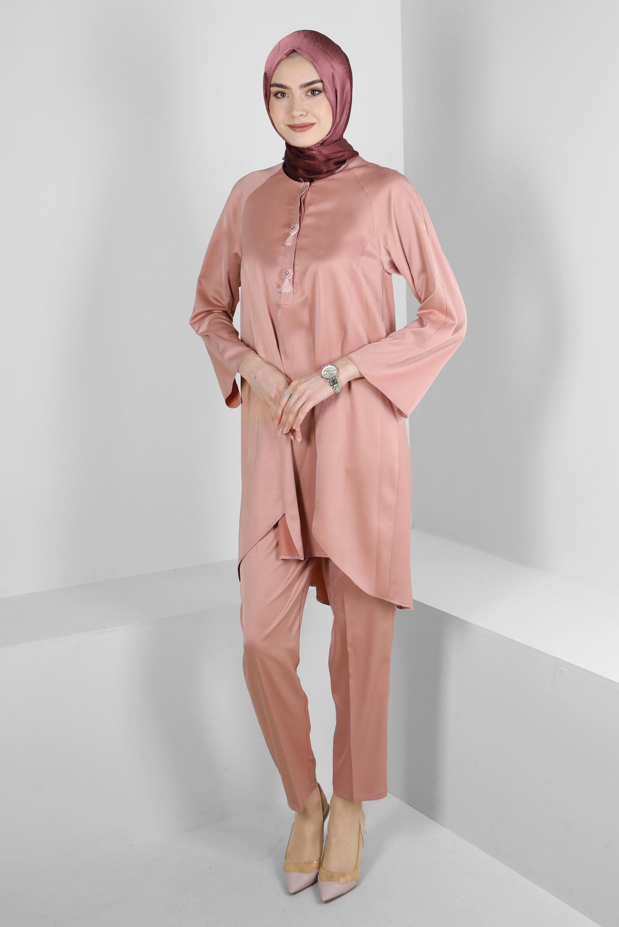 Tesettür giyim PUDRA ASİMETRİK KESİM SATEN İKİLİ PANTOLONLU TAKIM 43613