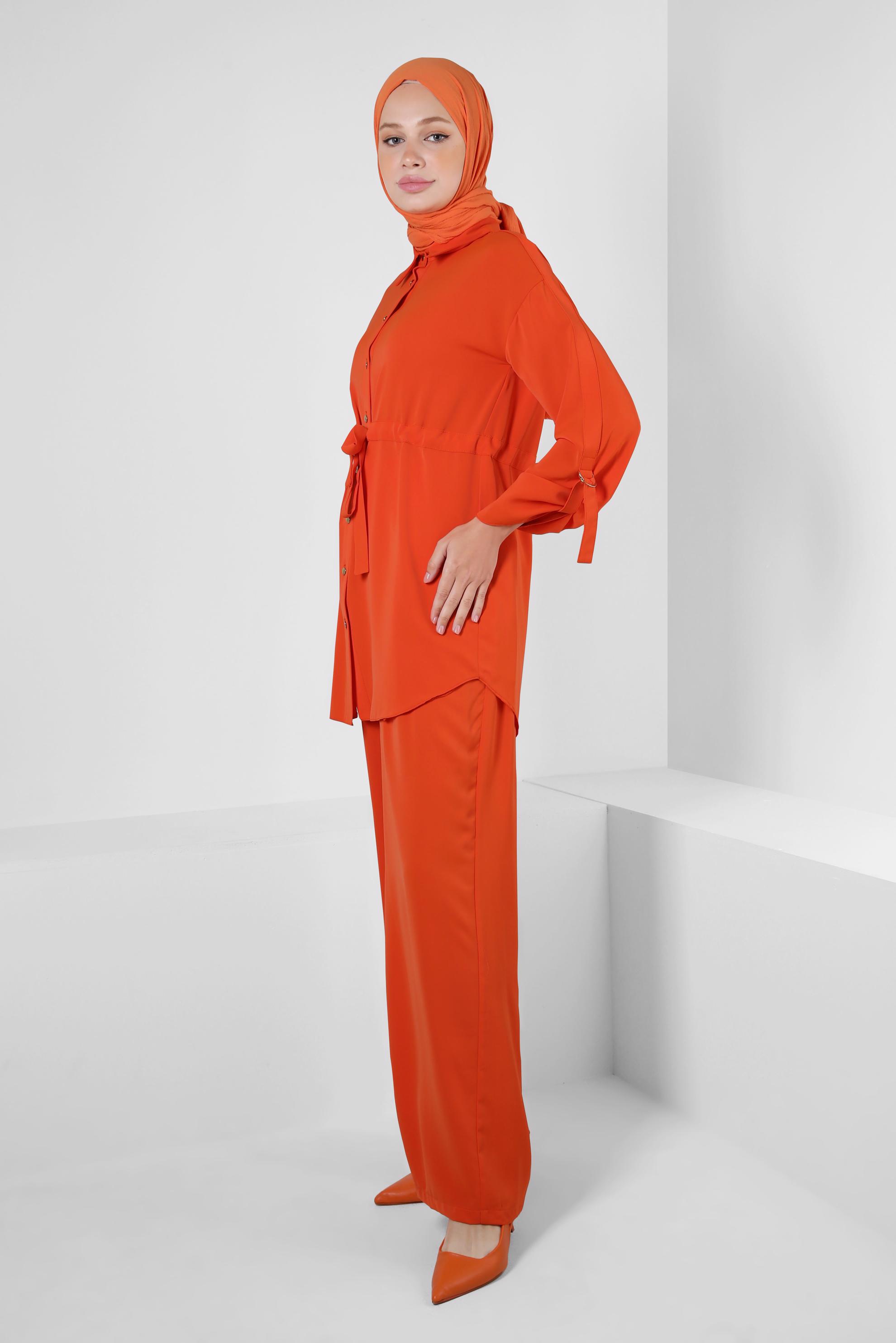 Tesettür giyim TURUNCU BAĞLAMA DETAYLI GÖMLEK YAKA PANTOLONLU TAKIM 43684