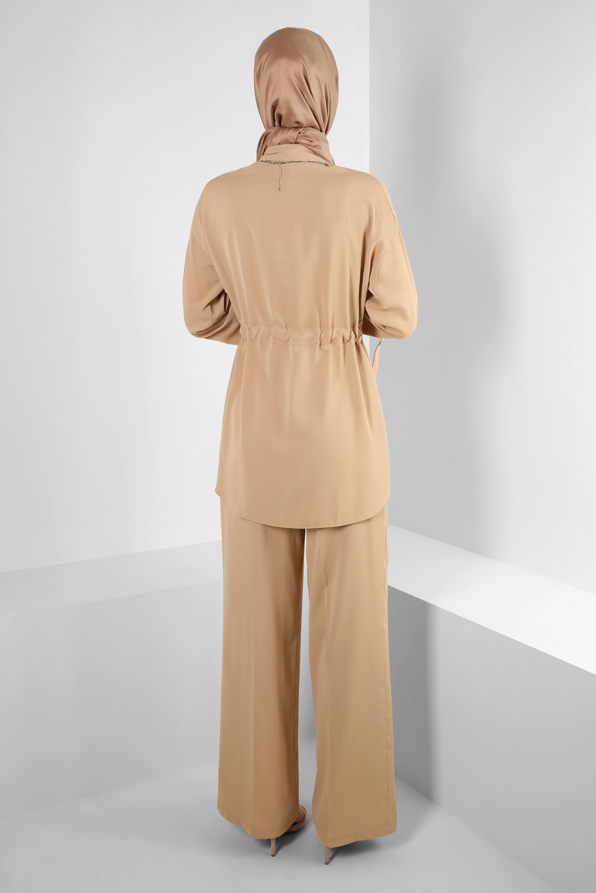 Tesettür giyim KAHVE BAĞLAMA DETAYLI GÖMLEK YAKA PANTOLONLU TAKIM 43684