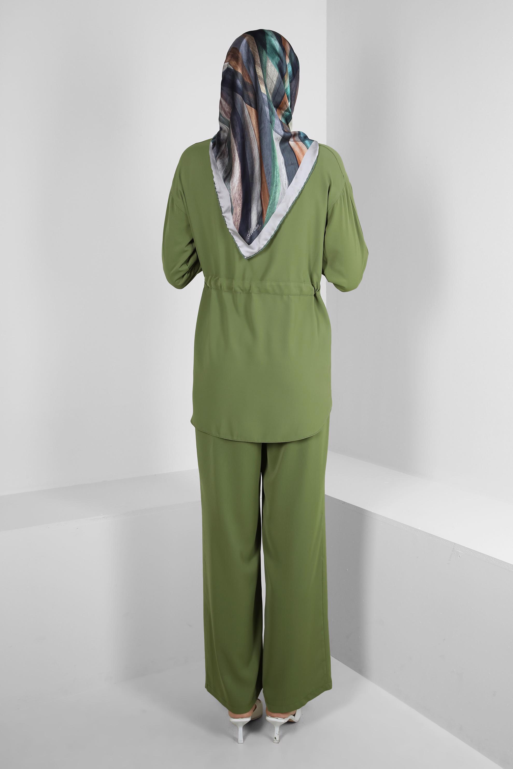 Tesettür giyim YEŞİL BAĞLAMA DETAYLI GÖMLEK YAKA PANTOLONLU TAKIM 43684