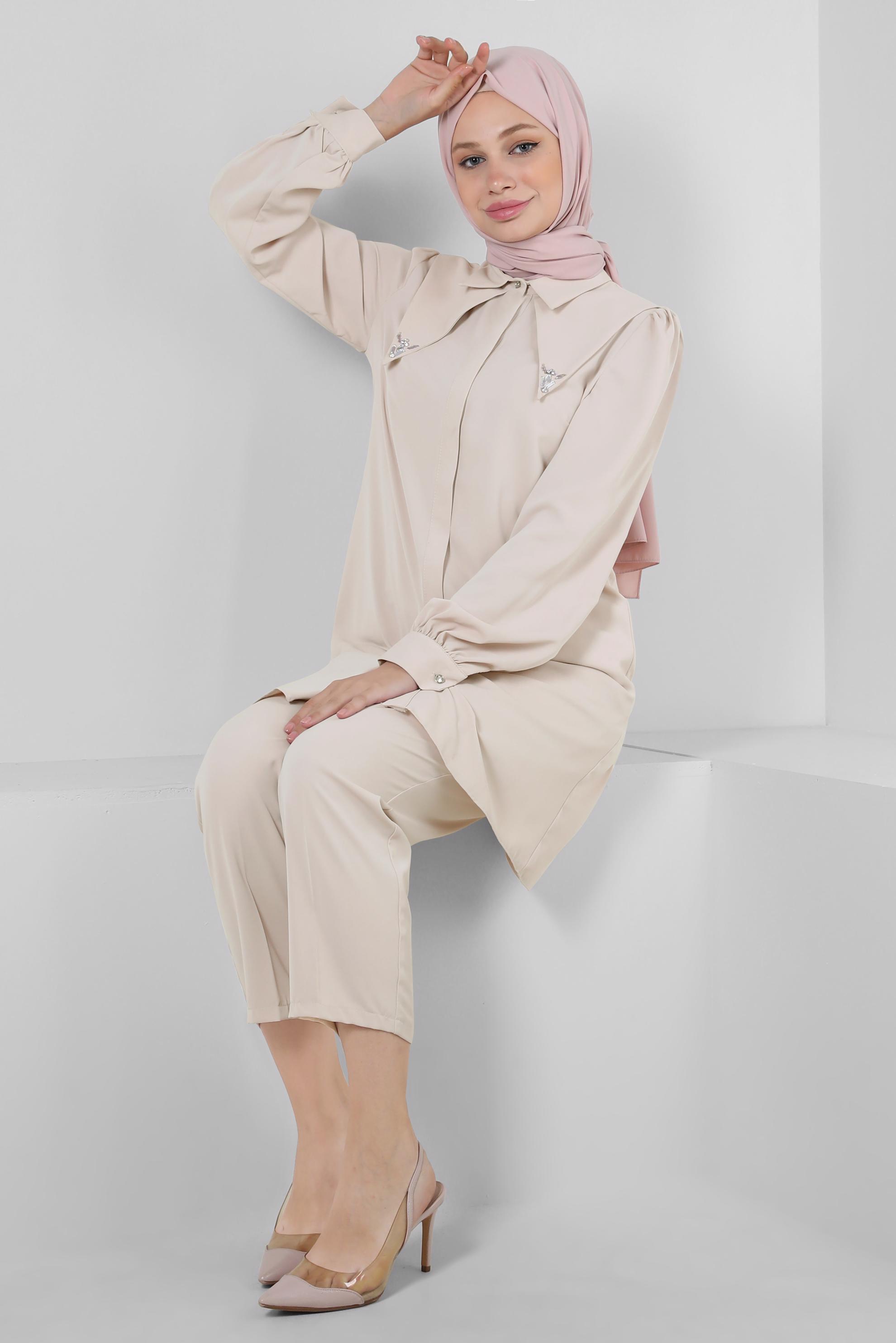 Tesettür giyim BEJ TAŞ DETAYLI BELİ LASTİKLİ İKİLİ PANTOLONLU TAKIM 43910