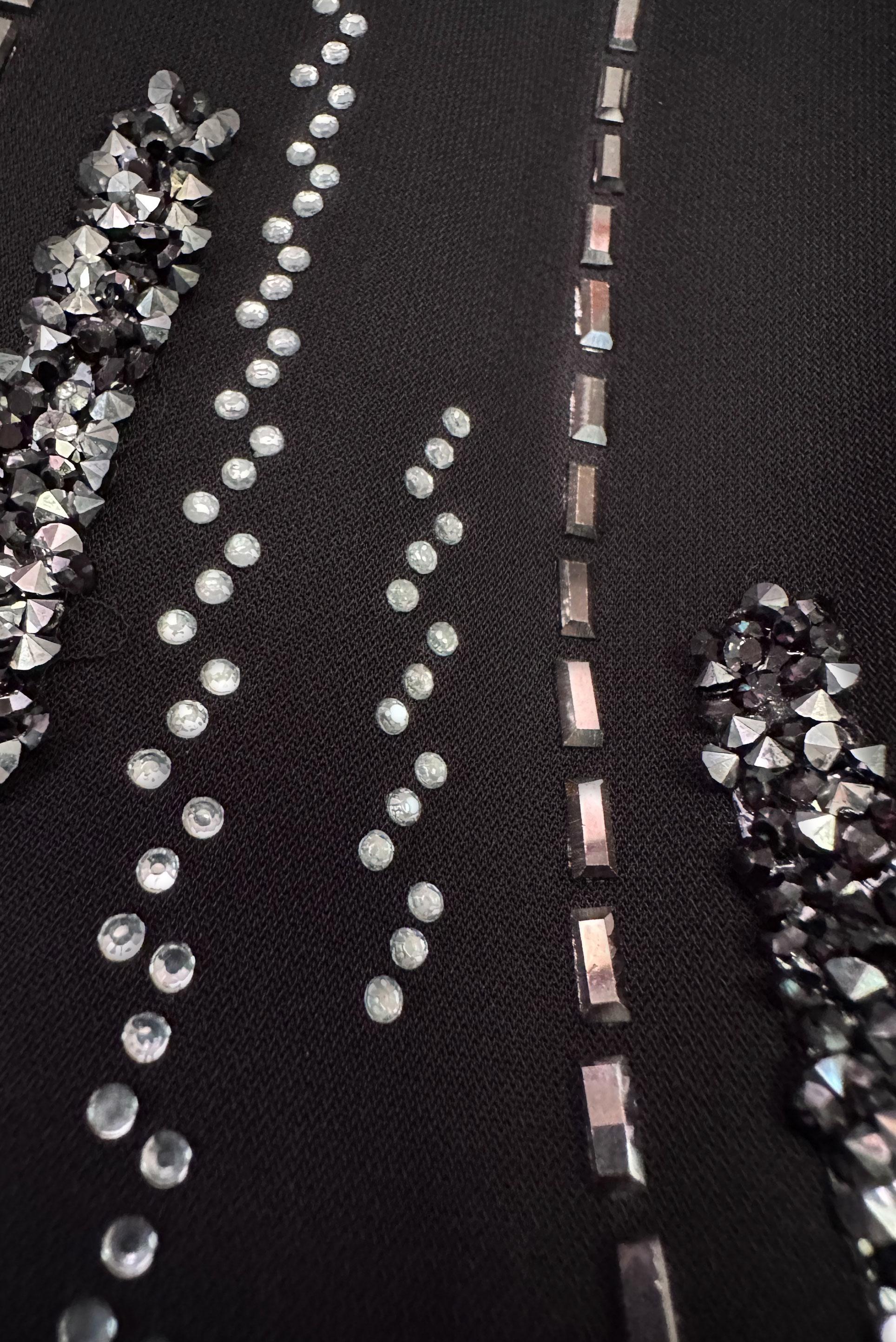 Tesettür giyim SİYAH GİZLİ DÜĞMELİ TAŞ DETAYLI TUNİK 20359