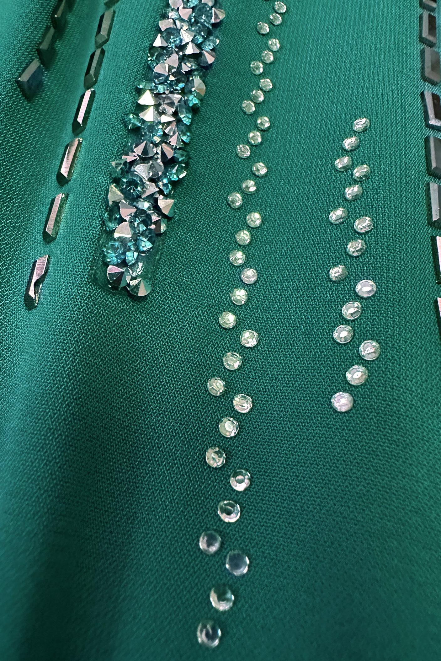 Tesettür giyim YEŞİL GİZLİ DÜĞMELİ TAŞ DETAYLI TUNİK 20359