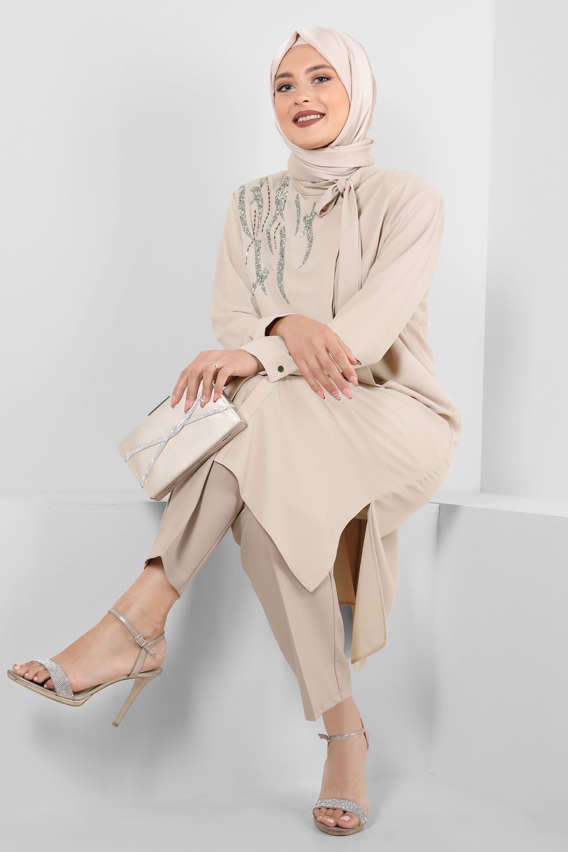 Vêtements hijab BEIGE TUNIQUE BOUTONNÉE INVISIBLE AVEC GEM BRODÉ 20386