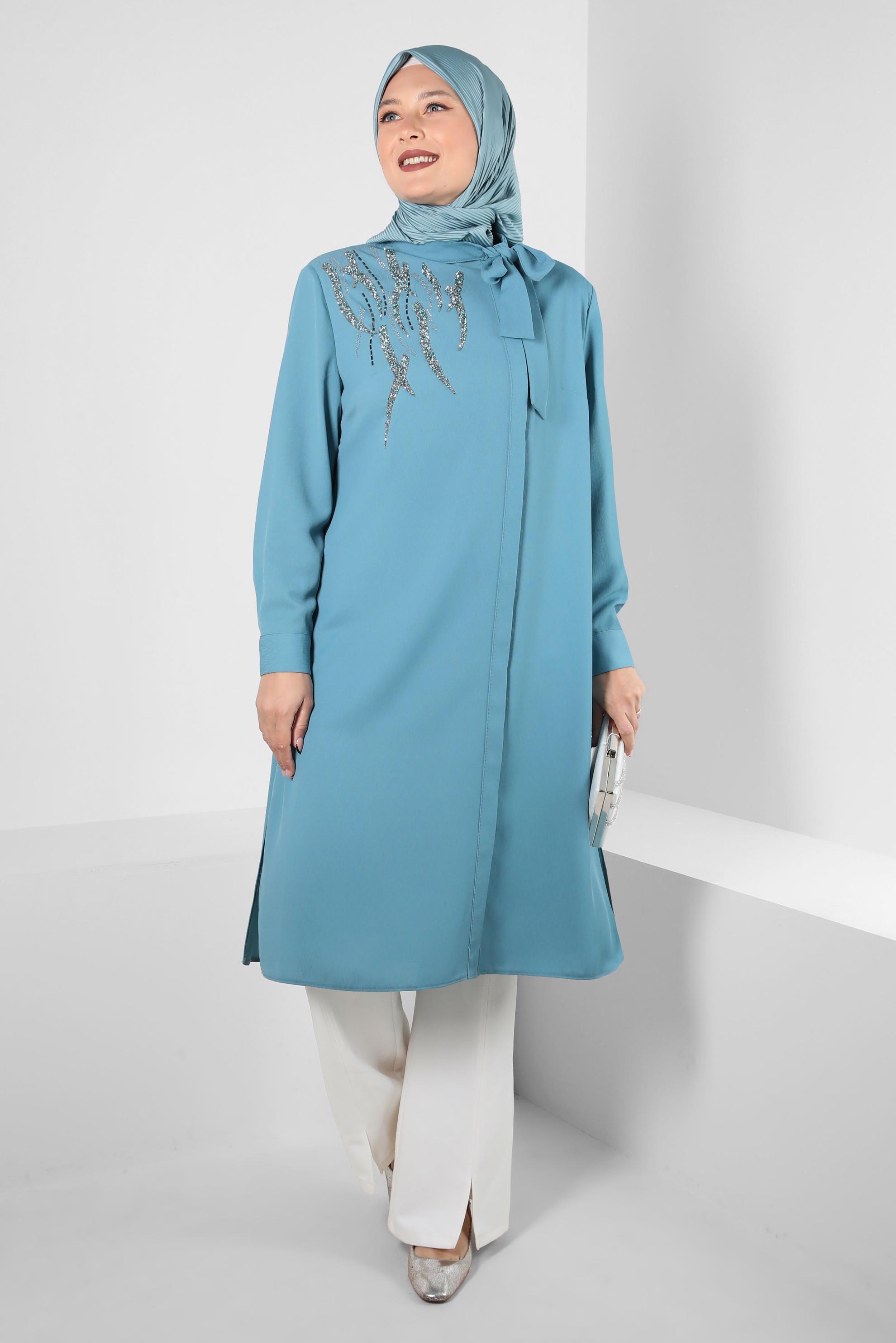 Tesettür giyim MAVİ GİZLİ DÜĞMELİ TAŞ BASKILI TUNİK 20386