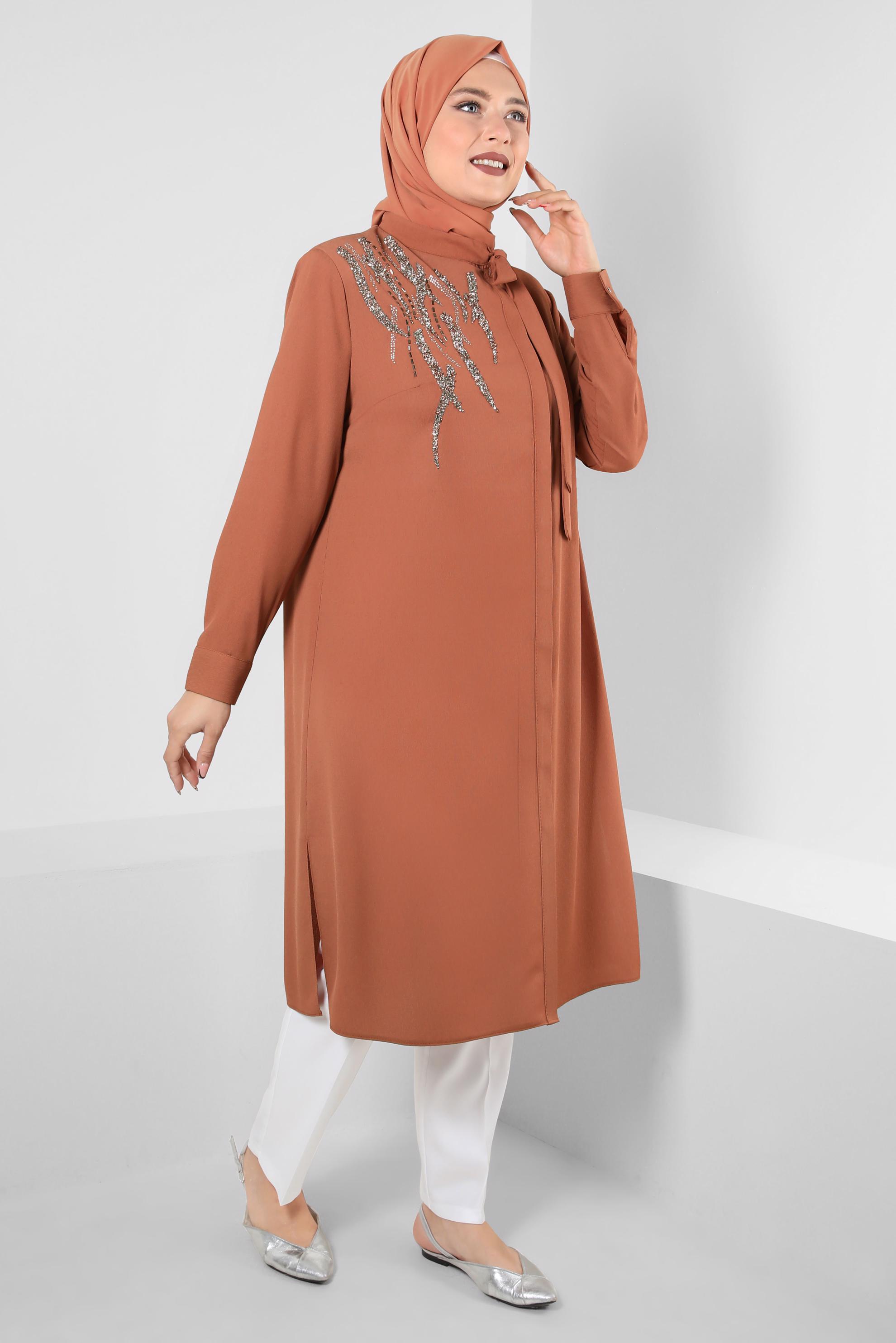 Vêtements hijab BRUN TUNIQUE BOUTONNÉE INVISIBLE AVEC GEM BRODÉ 20386