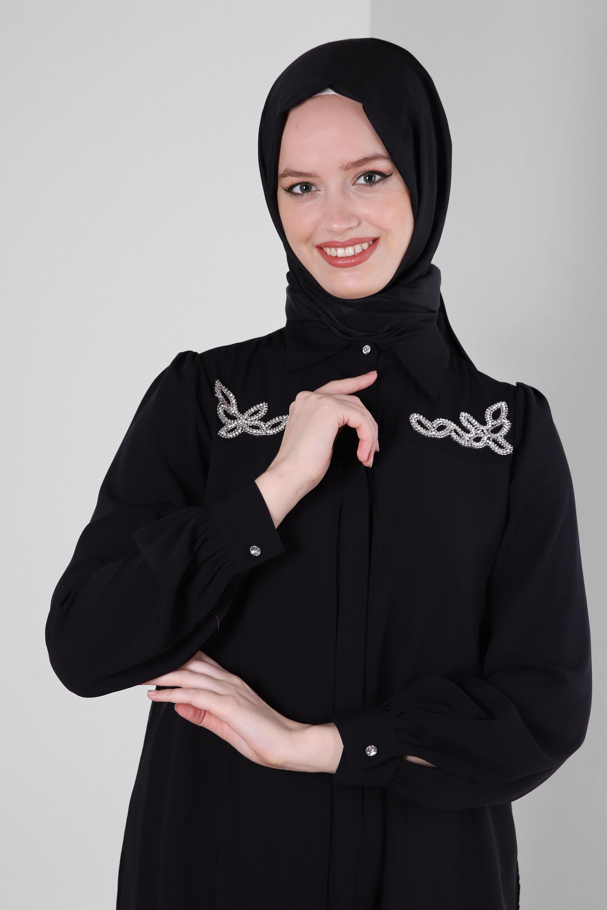 Tesettür giyim SİYAH İŞLEME DETAYLI GİZLİ DÜĞMELİ TUNİK 43500