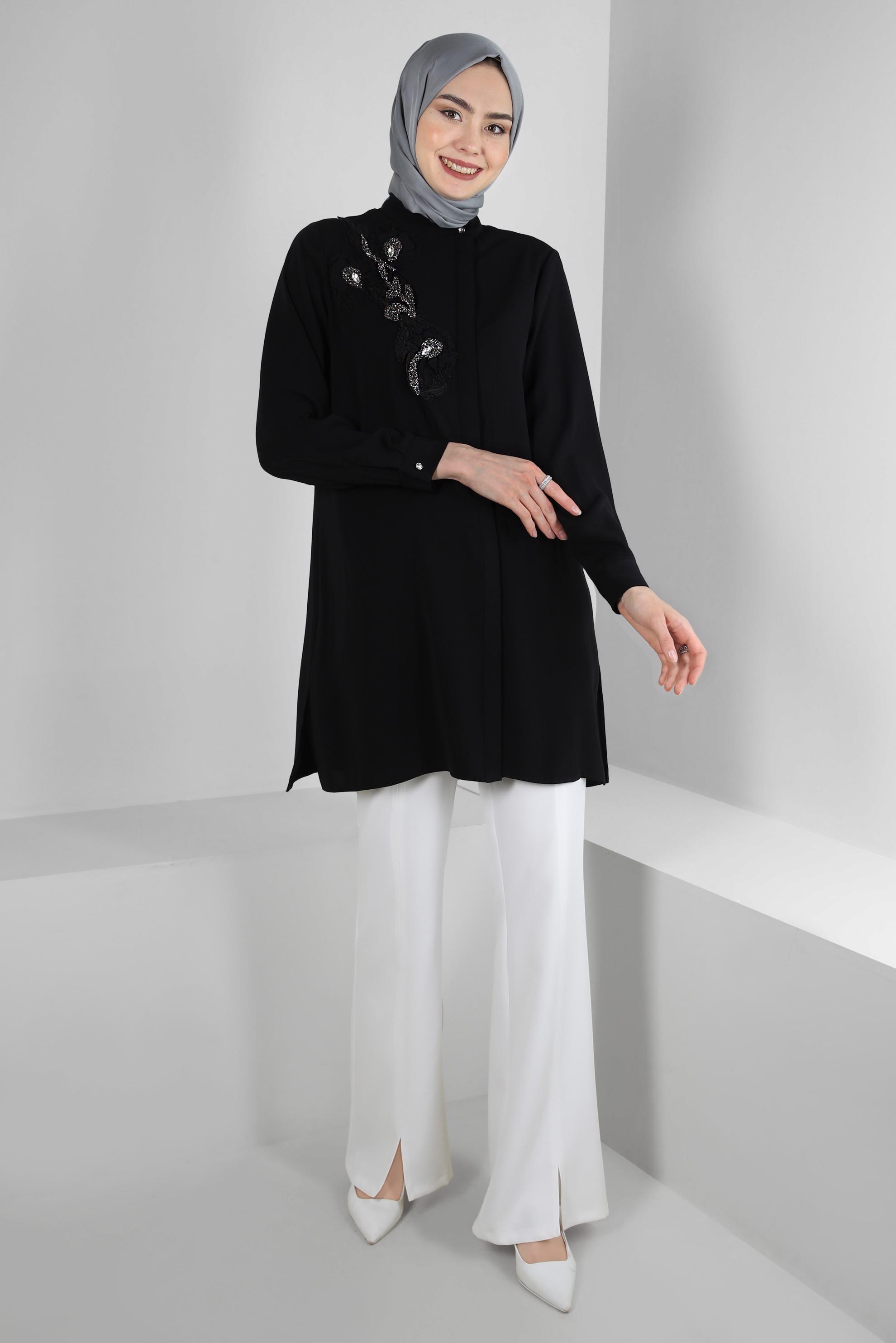 Tesettür giyim SİYAH TAŞ İŞLEMELİ MANŞETLERİ DÜĞMELİ TUNİK 43501