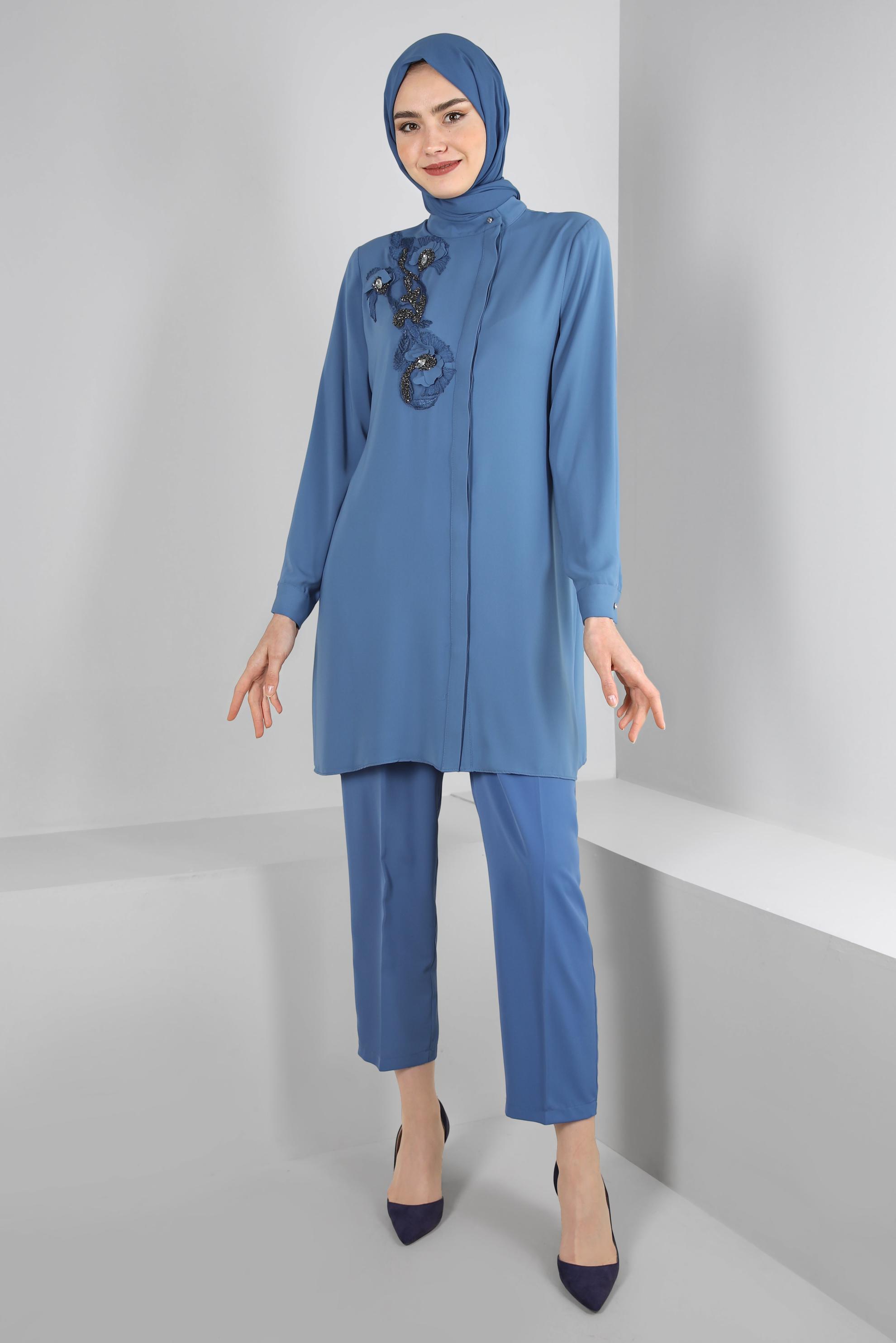 Tesettür giyim MAVİ TAŞ İŞLEMELİ MANŞETLERİ DÜĞMELİ TUNİK 43501