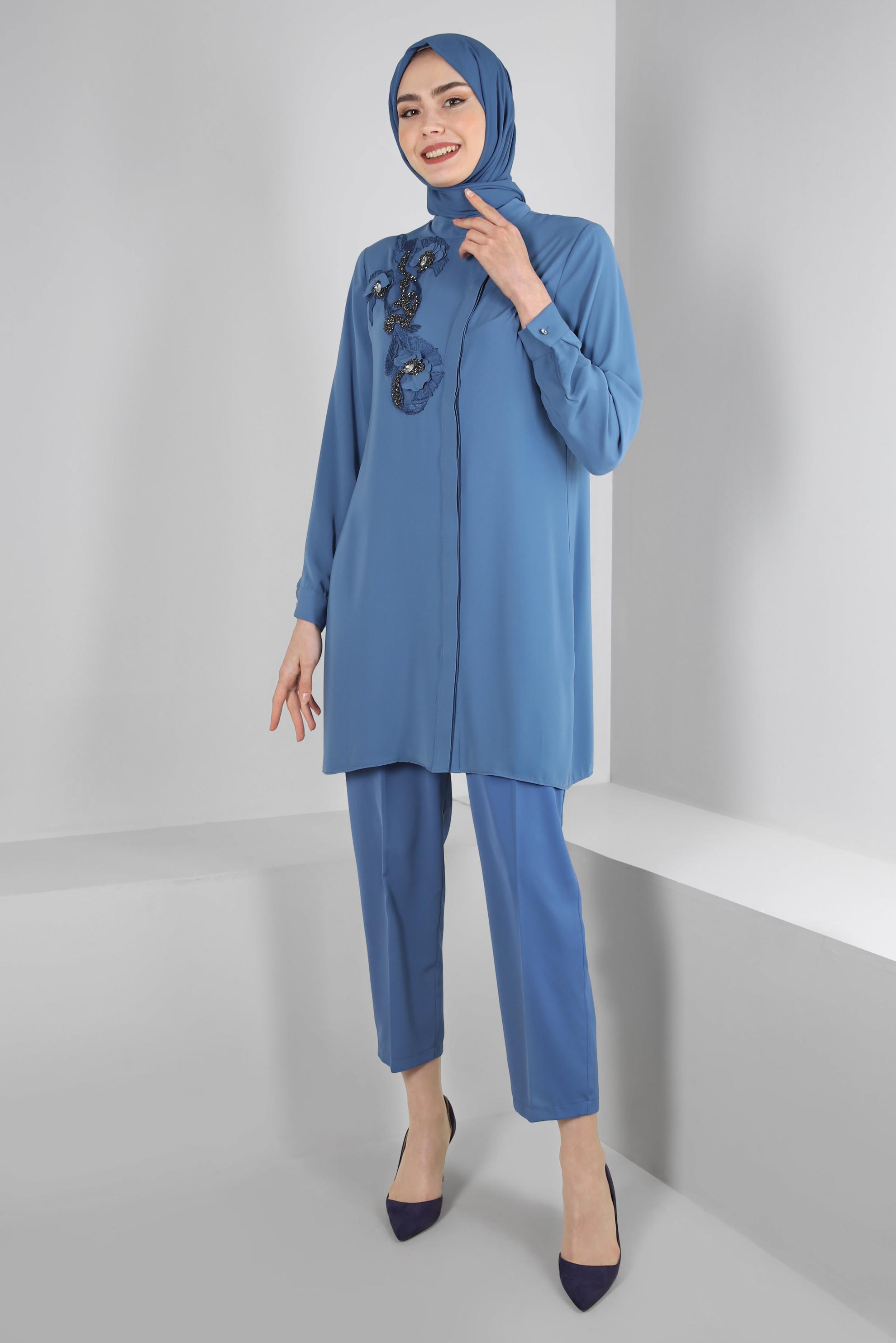 Tesettür giyim MAVİ TAŞ İŞLEMELİ MANŞETLERİ DÜĞMELİ TUNİK 43501
