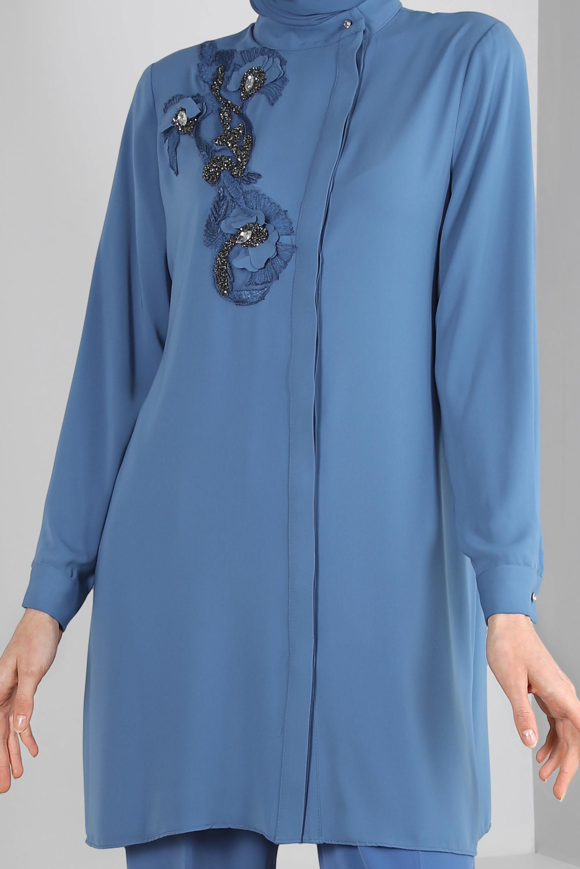 Tesettür giyim MAVİ TAŞ İŞLEMELİ MANŞETLERİ DÜĞMELİ TUNİK 43501