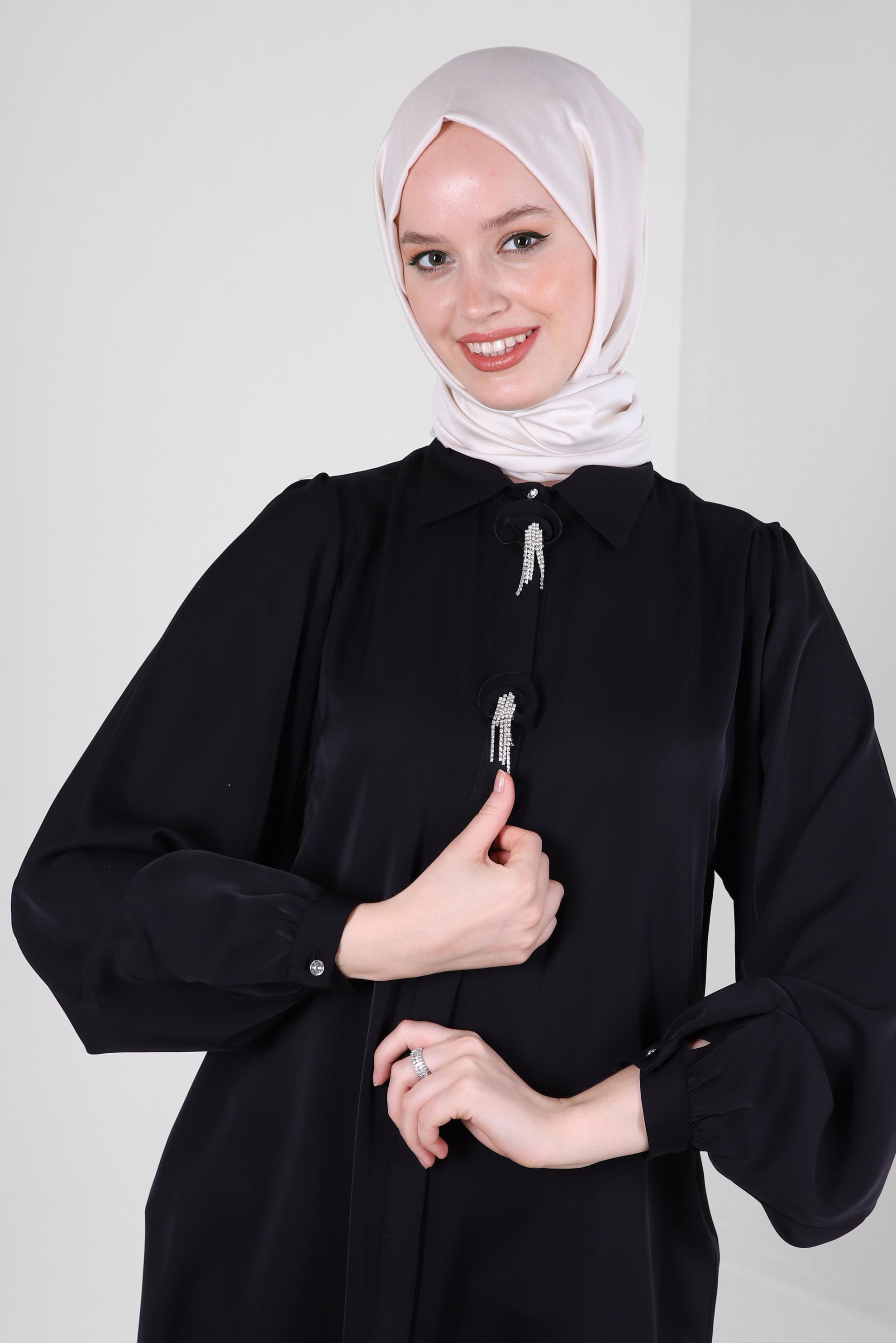 Tesettür giyim SİYAH TAŞ PÜSKÜL DETAYLI GİZLİ DÜĞMELİ TUNİK 43502