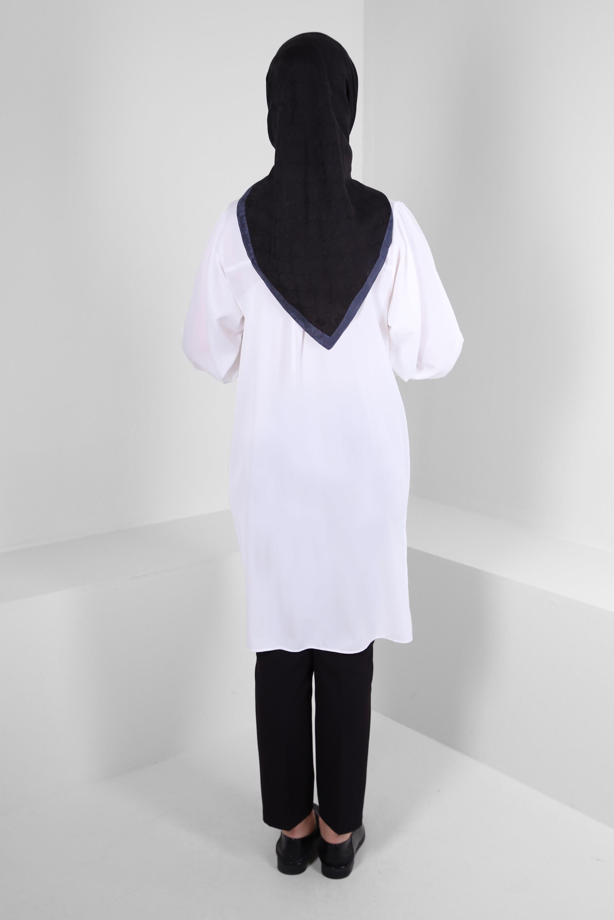 Tesettür giyim BEYAZ TAŞ PÜSKÜL DETAYLI GİZLİ DÜĞMELİ TUNİK 43502