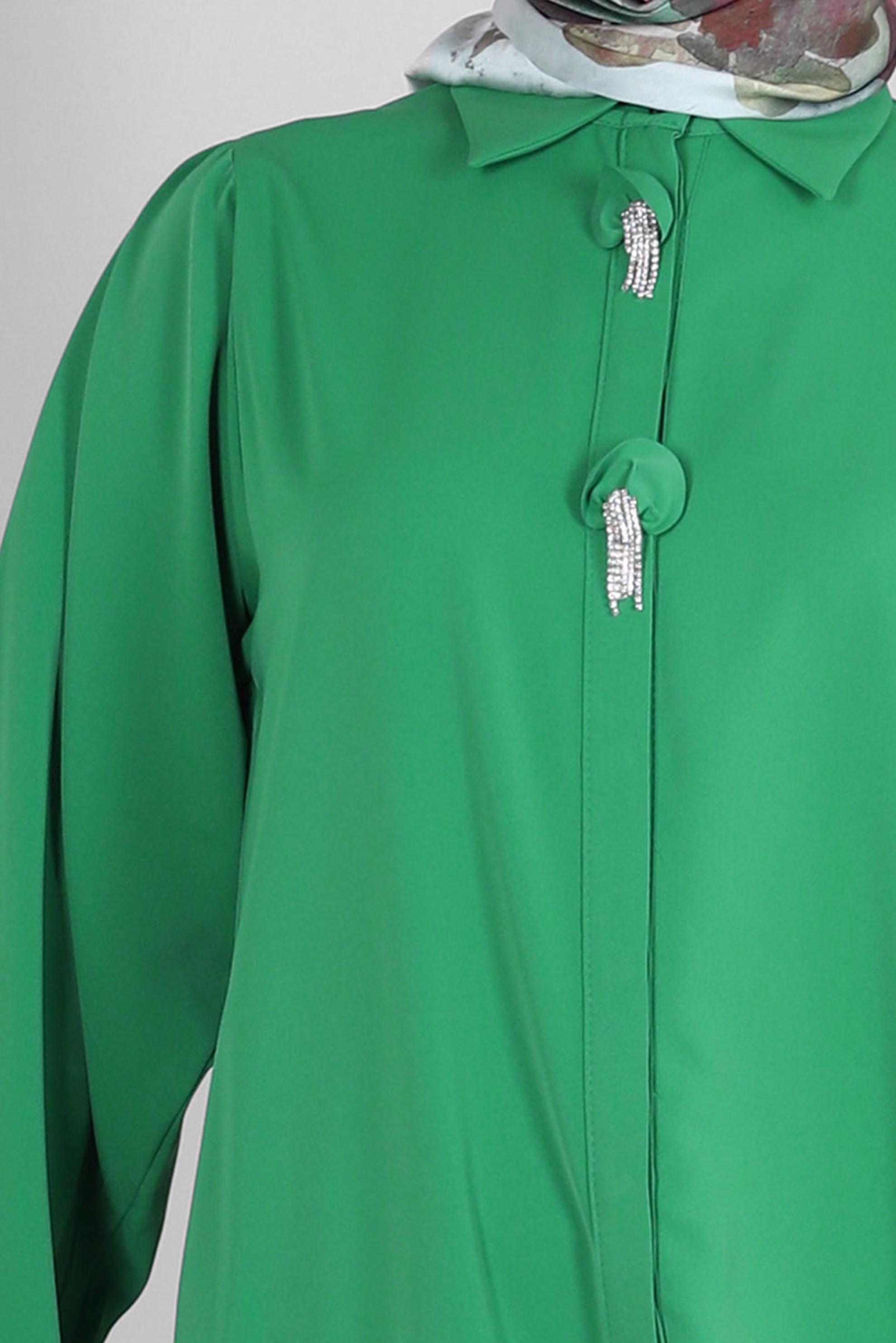 Tesettür giyim YEŞİL TAŞ PÜSKÜL DETAYLI GİZLİ DÜĞMELİ TUNİK 43502