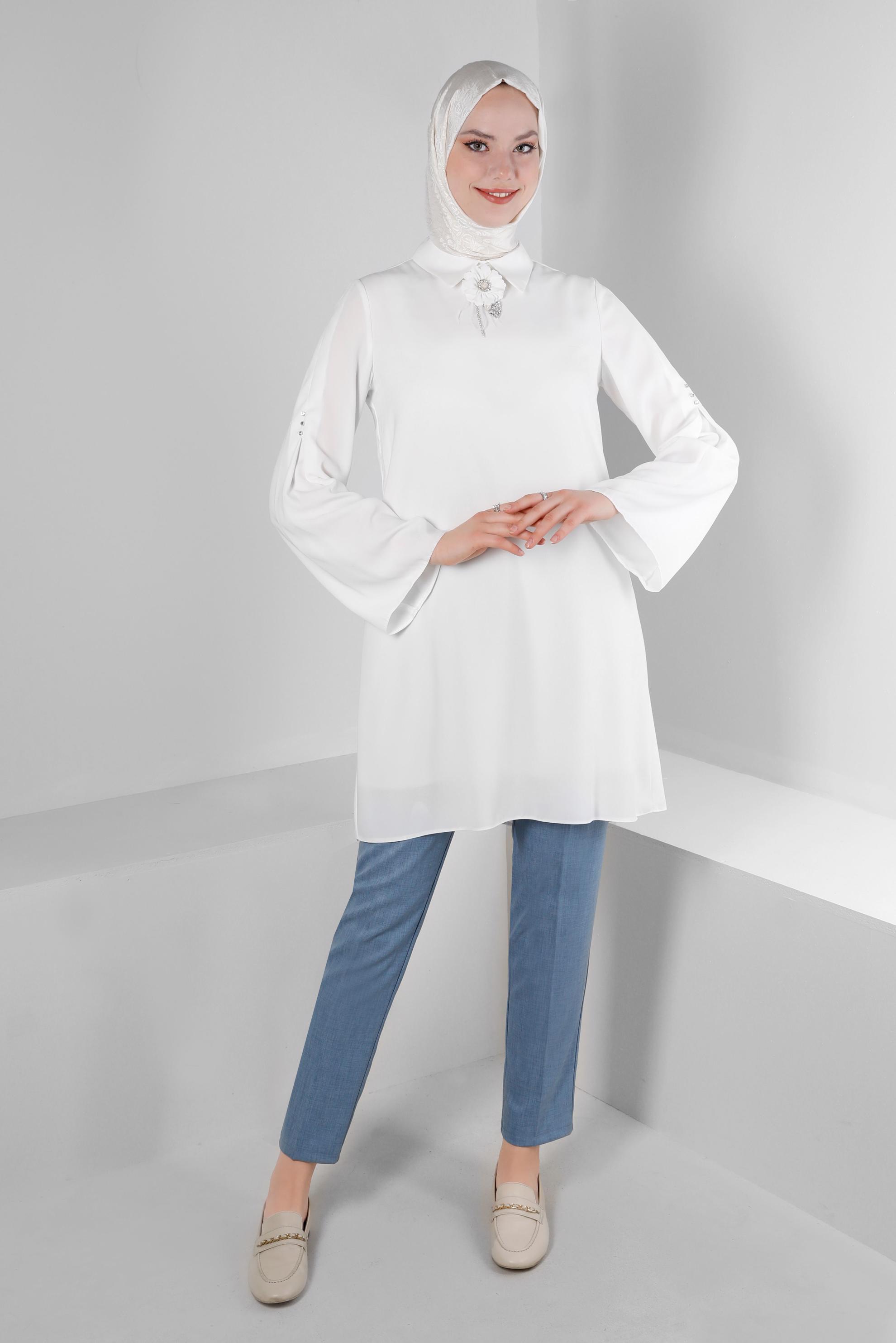 Tesettür giyim BEYAZ İSPANYOL KOL ÇİÇEK AKSESUARLI TUNİK 43503