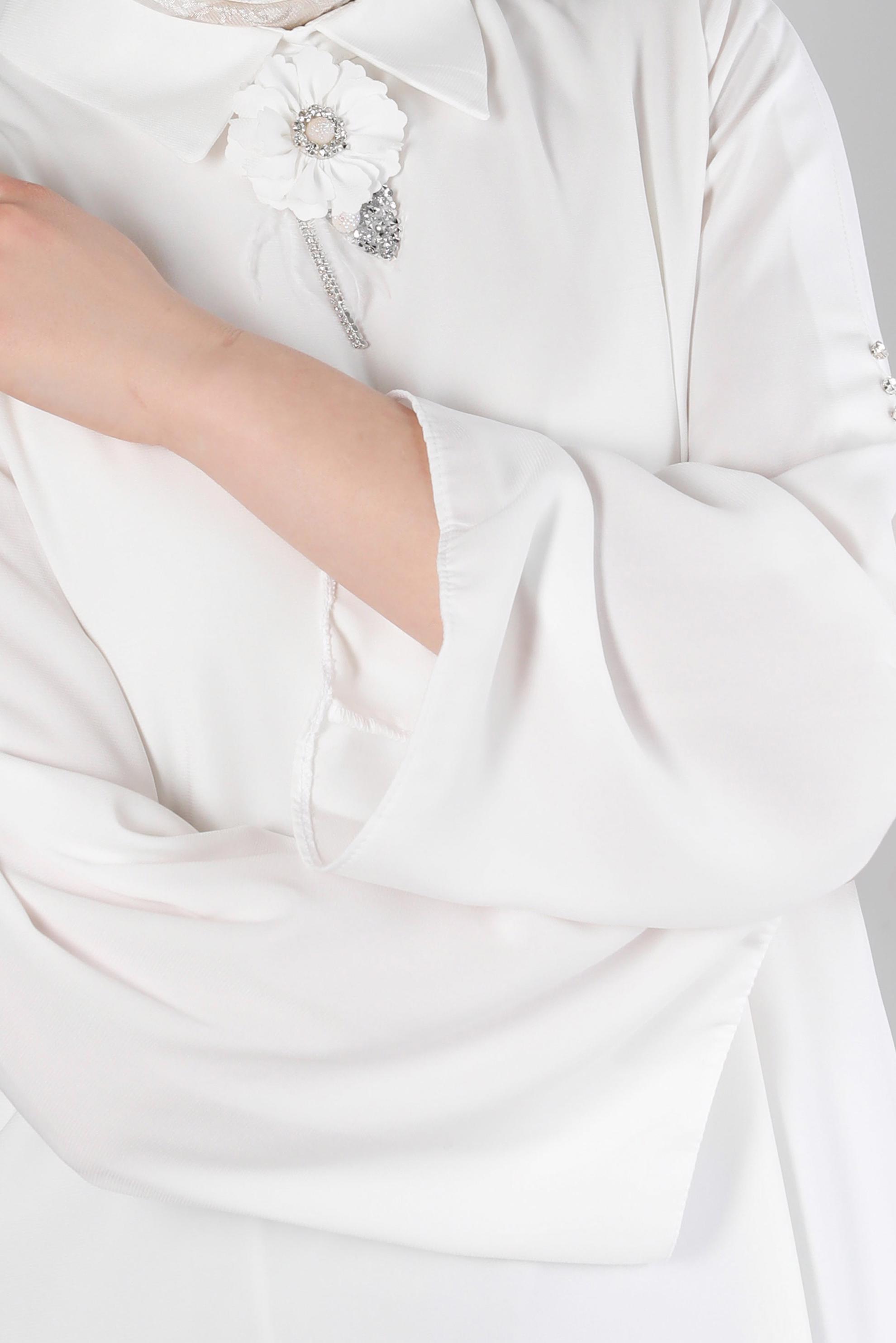 Tesettür giyim BEYAZ İSPANYOL KOL ÇİÇEK AKSESUARLI TUNİK 43503