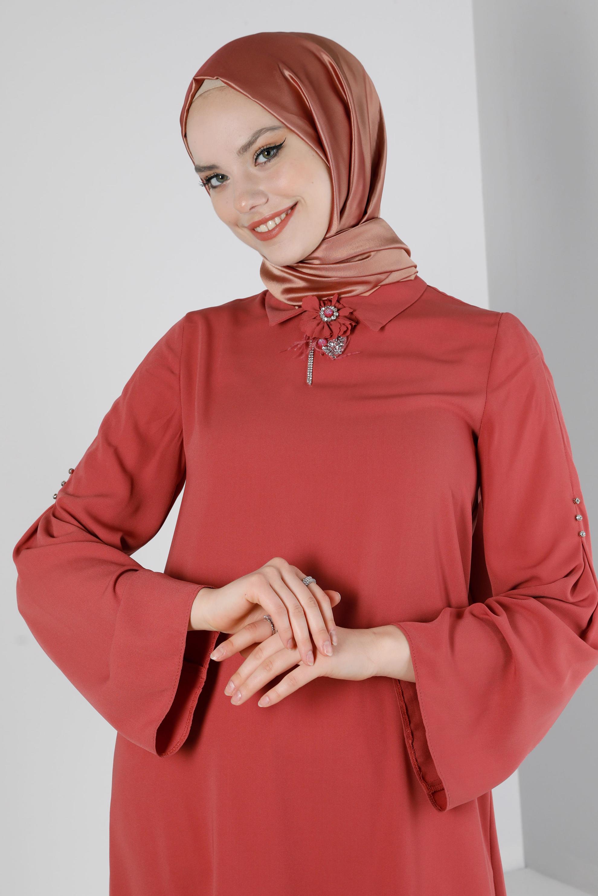 Tesettür giyim PEMBE İSPANYOL KOL ÇİÇEK AKSESUARLI TUNİK 43503