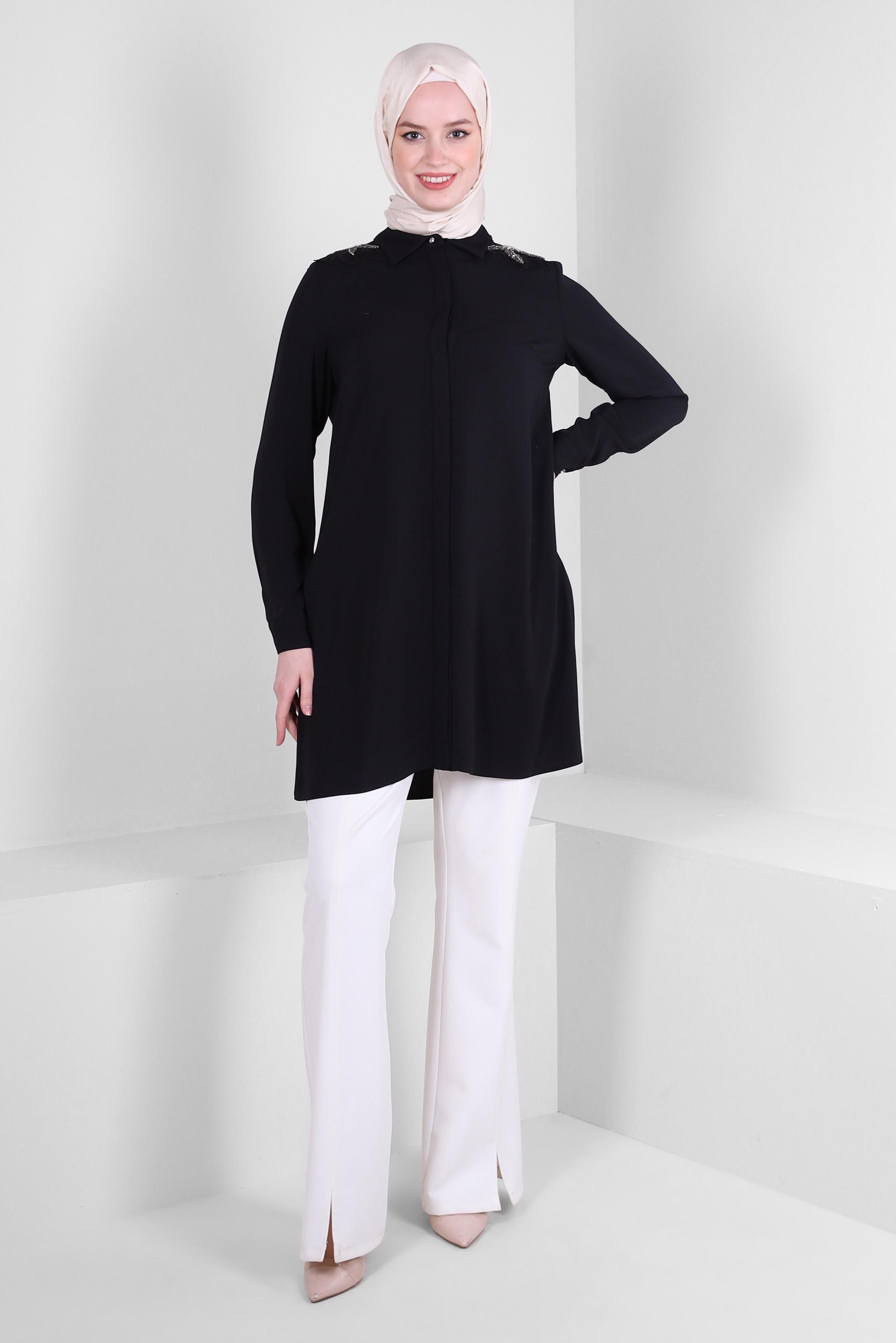 Tesettür giyim SİYAH TAŞ İŞLEME DETAYLI GİZLİ DÜĞMELİ TUNİK 43504