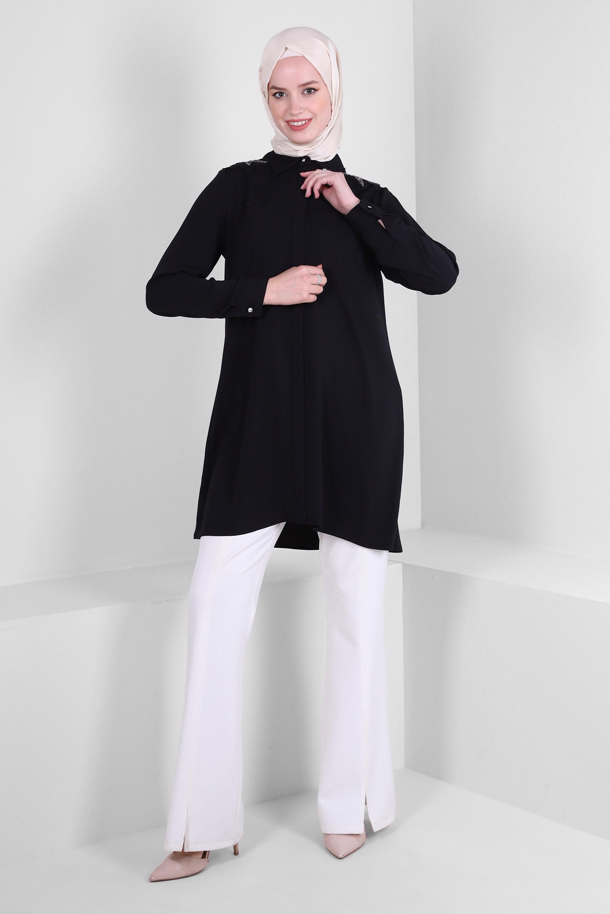 Tesettür giyim SİYAH TAŞ İŞLEME DETAYLI GİZLİ DÜĞMELİ TUNİK 43504